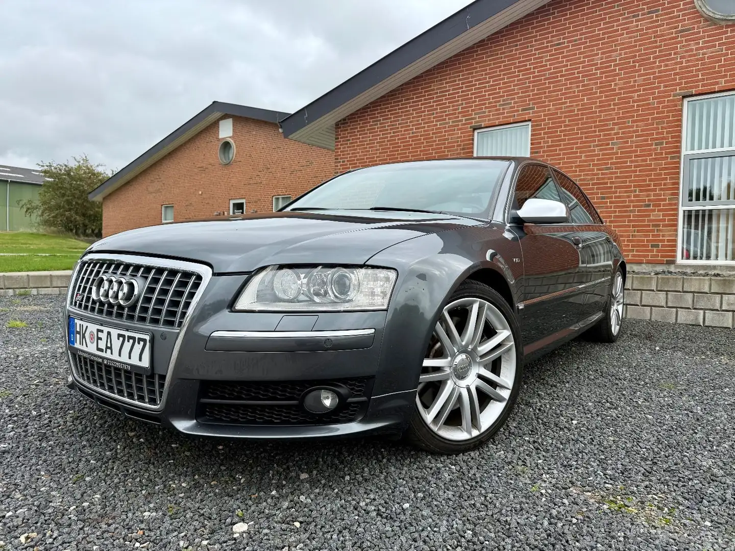 Audi S8 5.2 quattro Grau - 1