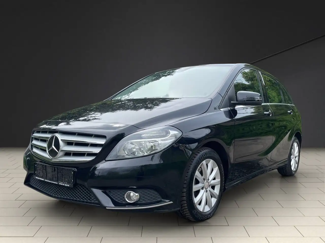 Mercedes-Benz B 180