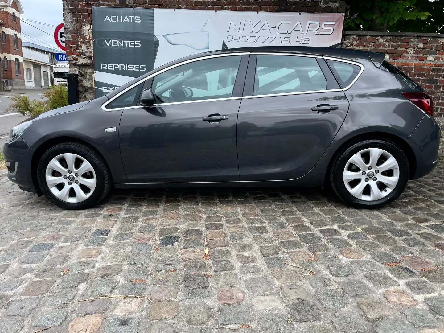 Opel Astra 1.7 CDTi Essentia ** 1ER PROPRIÉTAIRE ** Gris - 2