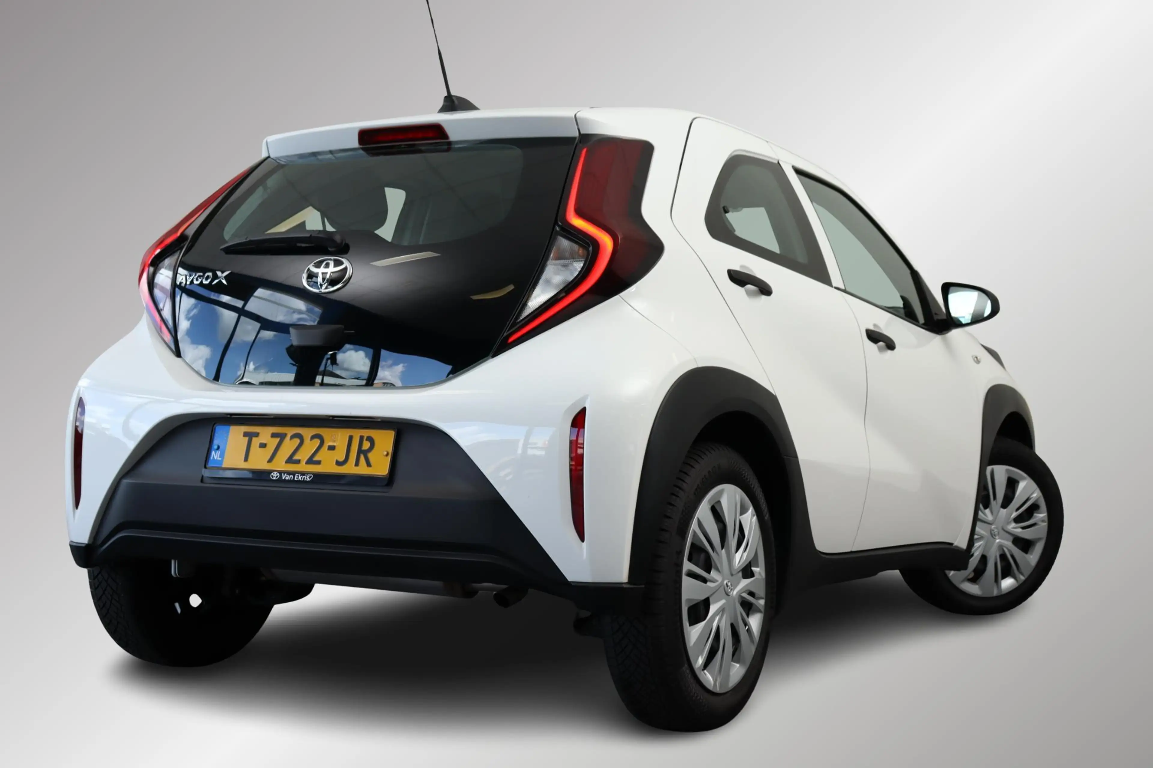 Toyota Aygo X 1.0 VVT-i Android Auto, Adaptive Cruise Control — photo 2