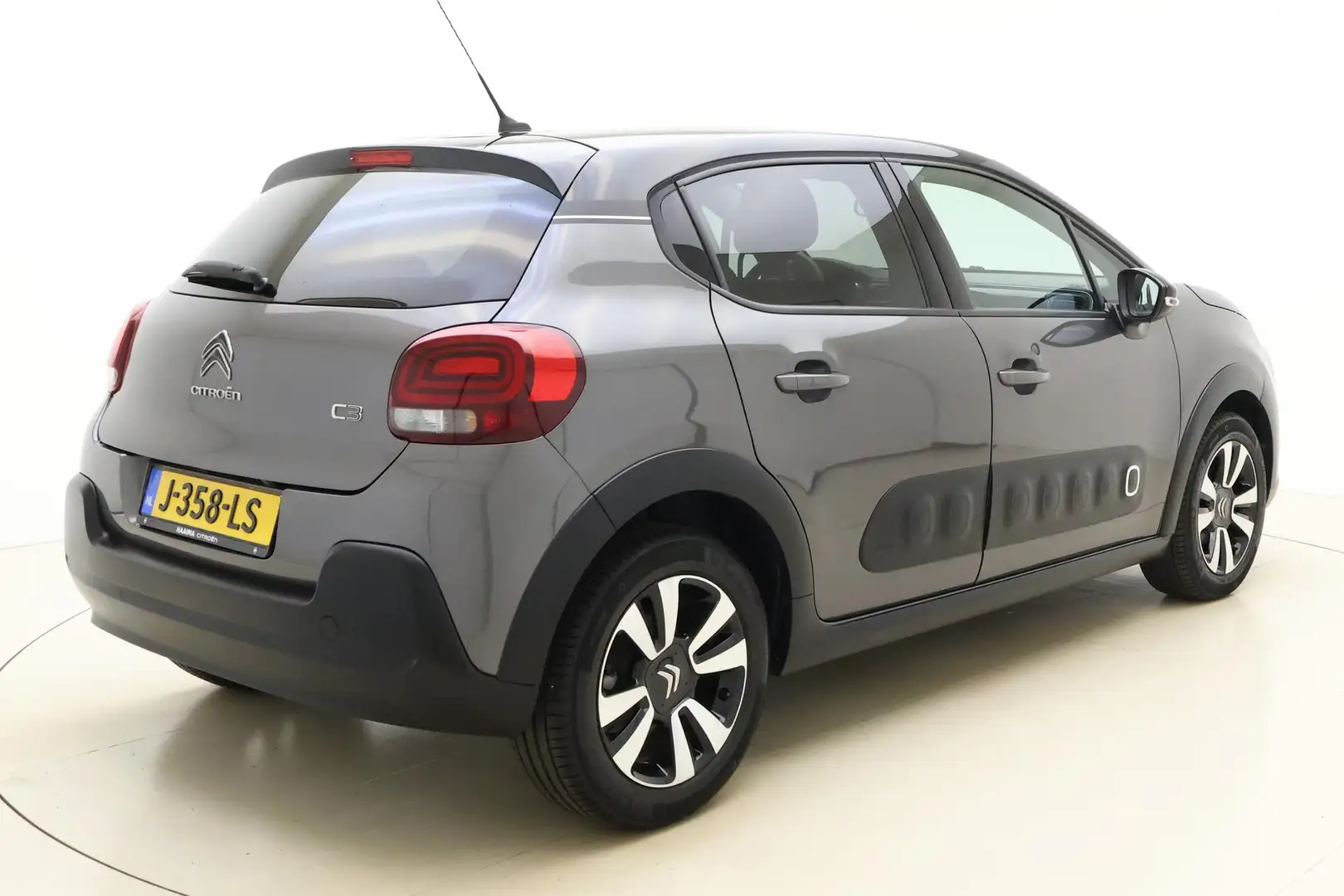 Citroen C3 1.2 PureTech S&S Shine | Navigatie | Camera | Clim Grau - 2