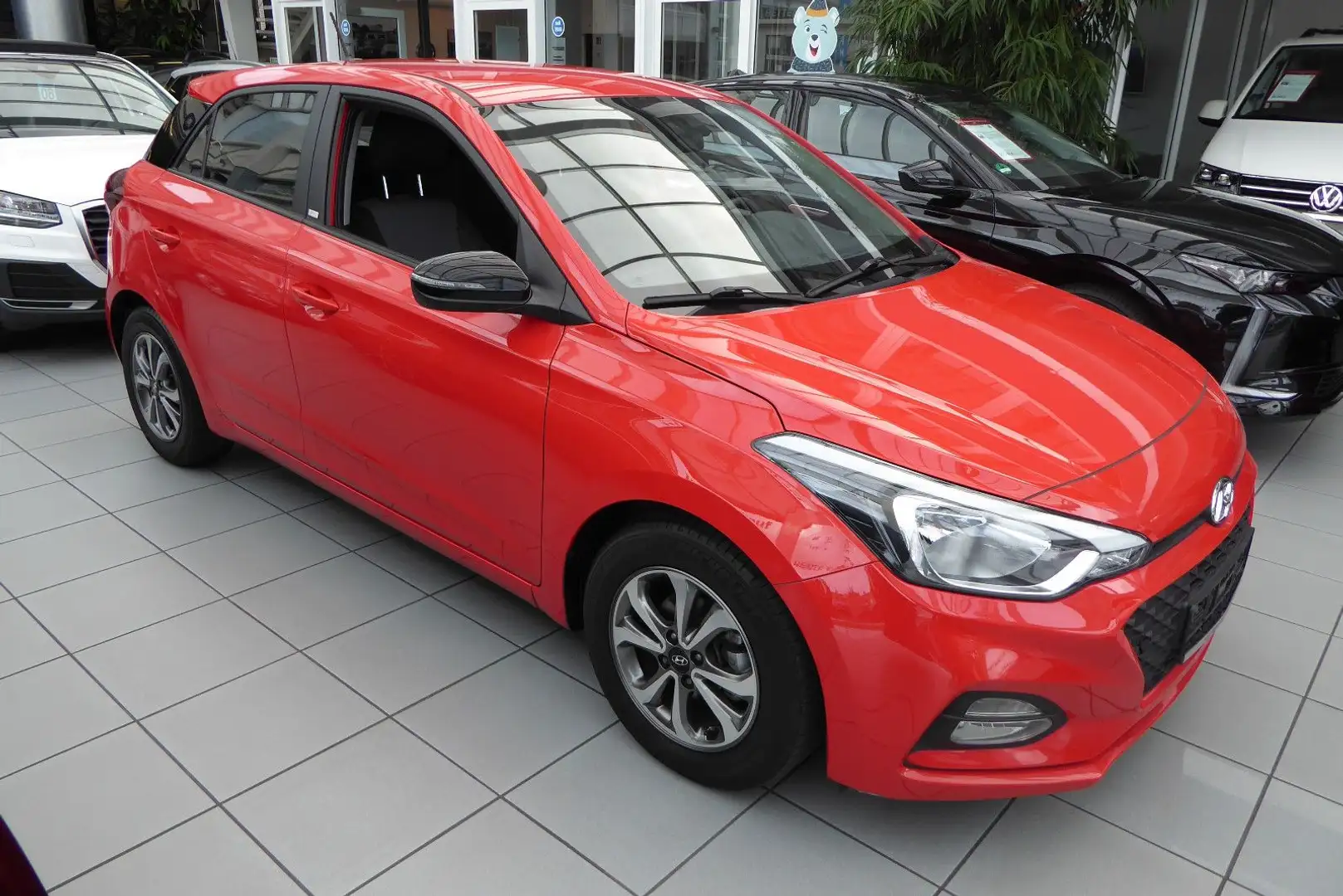 Hyundai i20 YES! erst 37.900 KM!! R-Kamera SHZ Klima Rouge - 2
