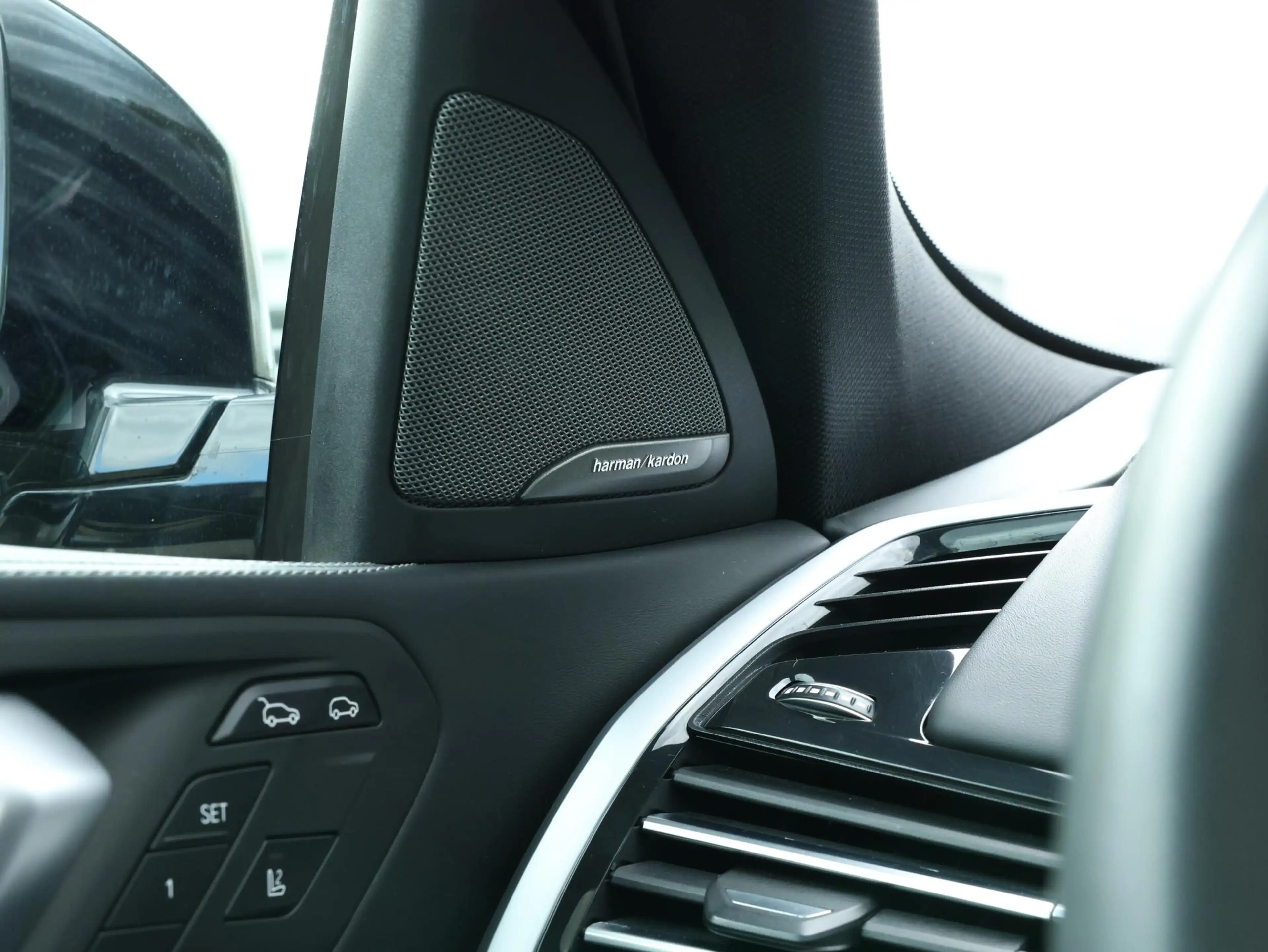 BMW X6 xDrive40i M-Sport|Iconic Glow|Pano|Laser|Nappa — photo 28