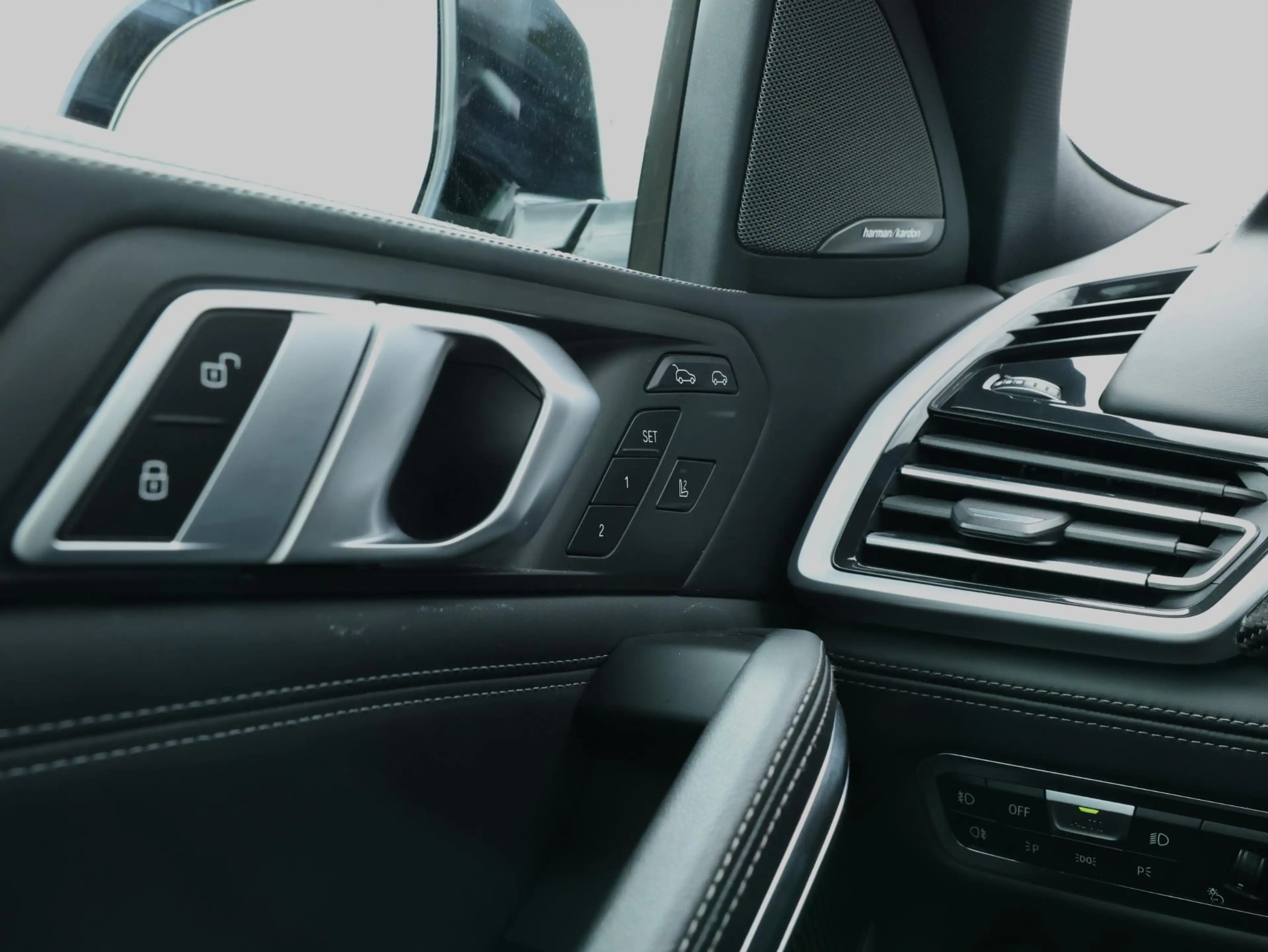 BMW X6 xDrive40i M-Sport|Iconic Glow|Pano|Laser|Nappa — photo 27