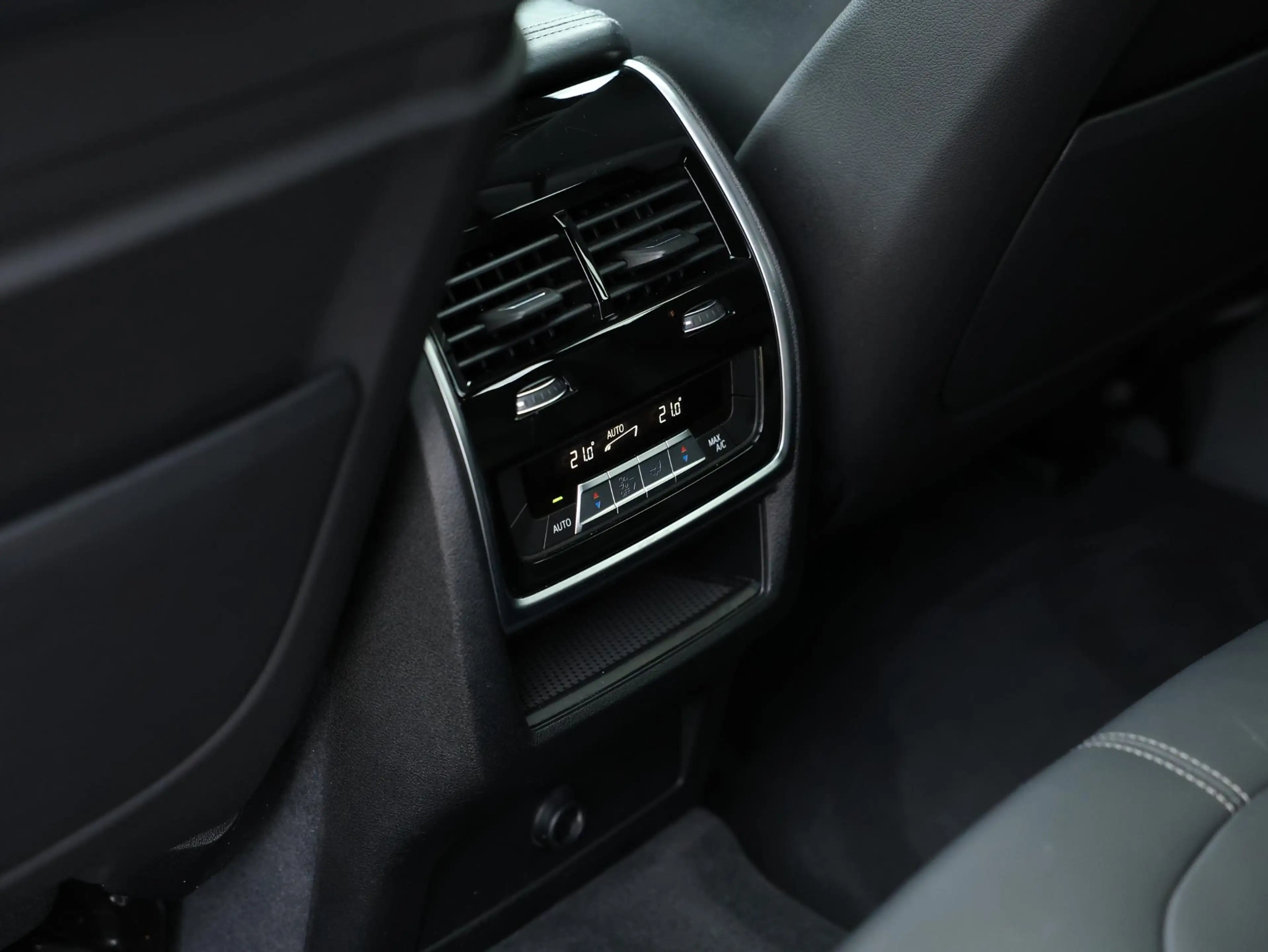 BMW X6 xDrive40i M-Sport|Iconic Glow|Pano|Laser|Nappa — photo 40