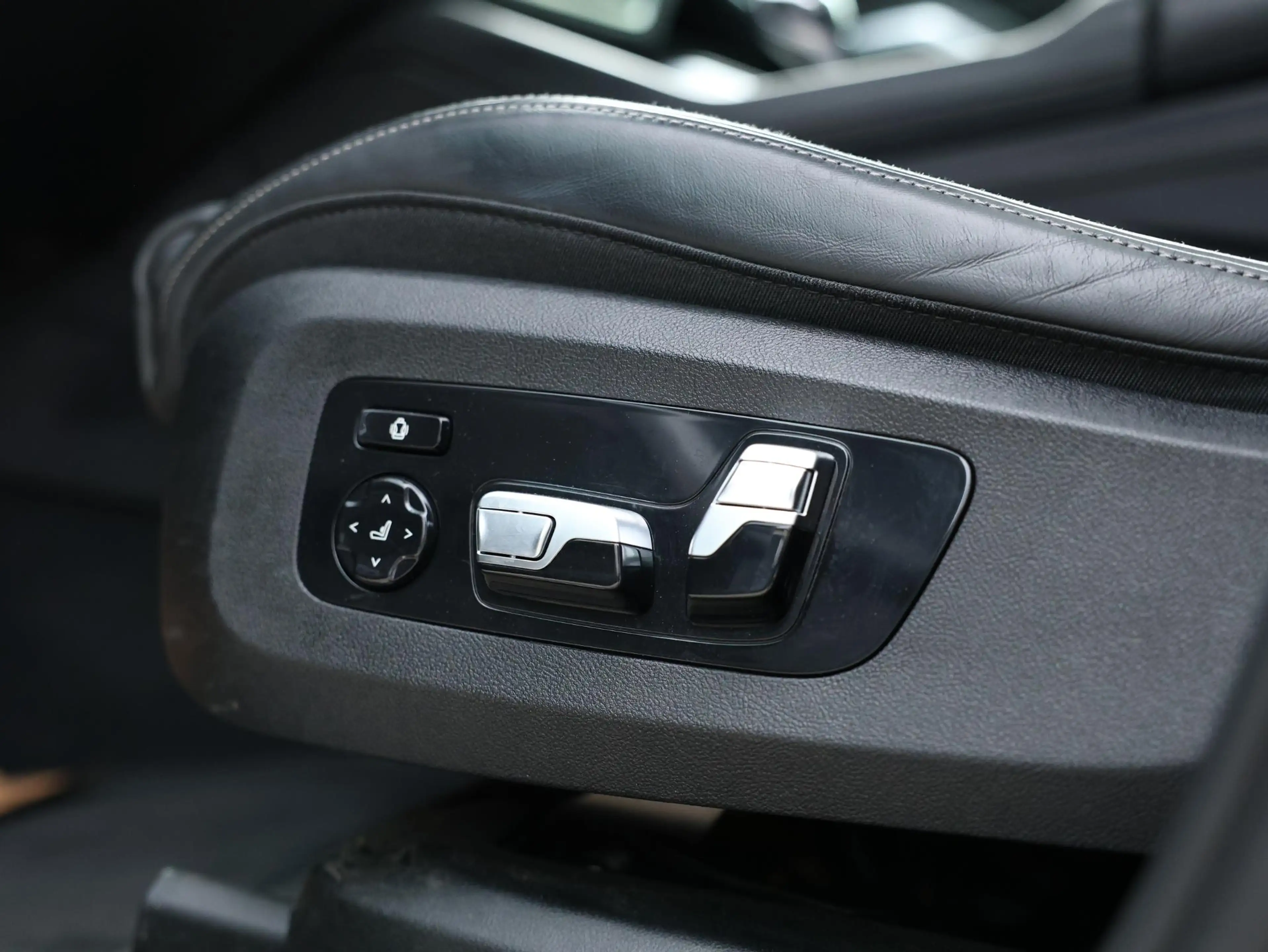 BMW X6 xDrive40i M-Sport|Iconic Glow|Pano|Laser|Nappa — photo 39