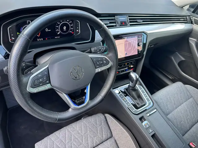 Volkswagen Passat view 9