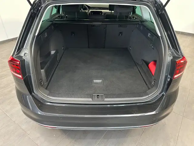 Volkswagen Passat view 6