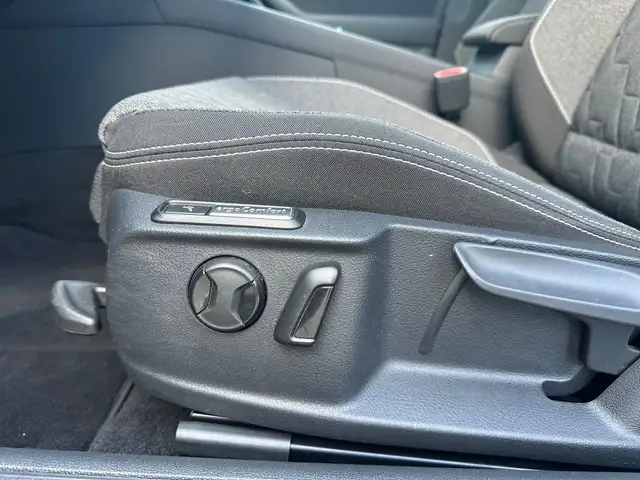 Volkswagen Passat view 11