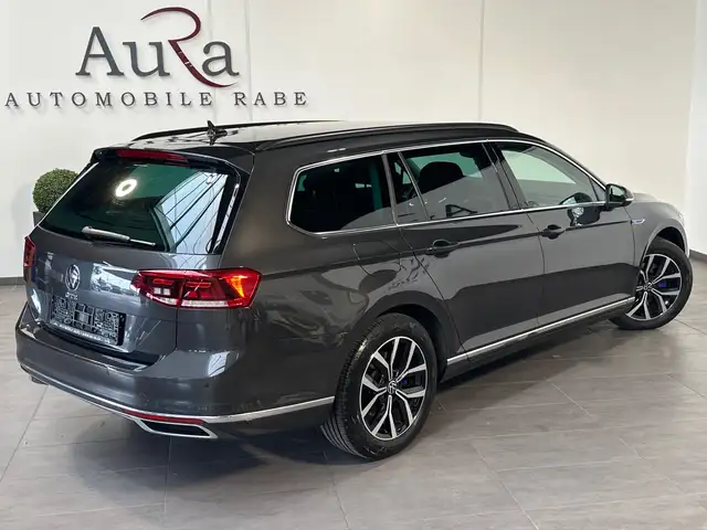 Volkswagen Passat view 5