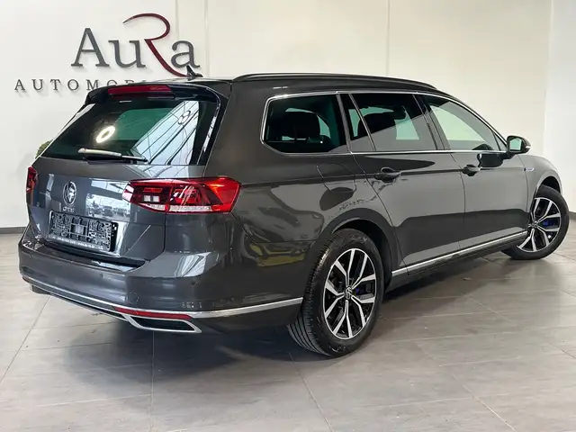 Volkswagen Passat view 4