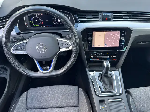 Volkswagen Passat view 14