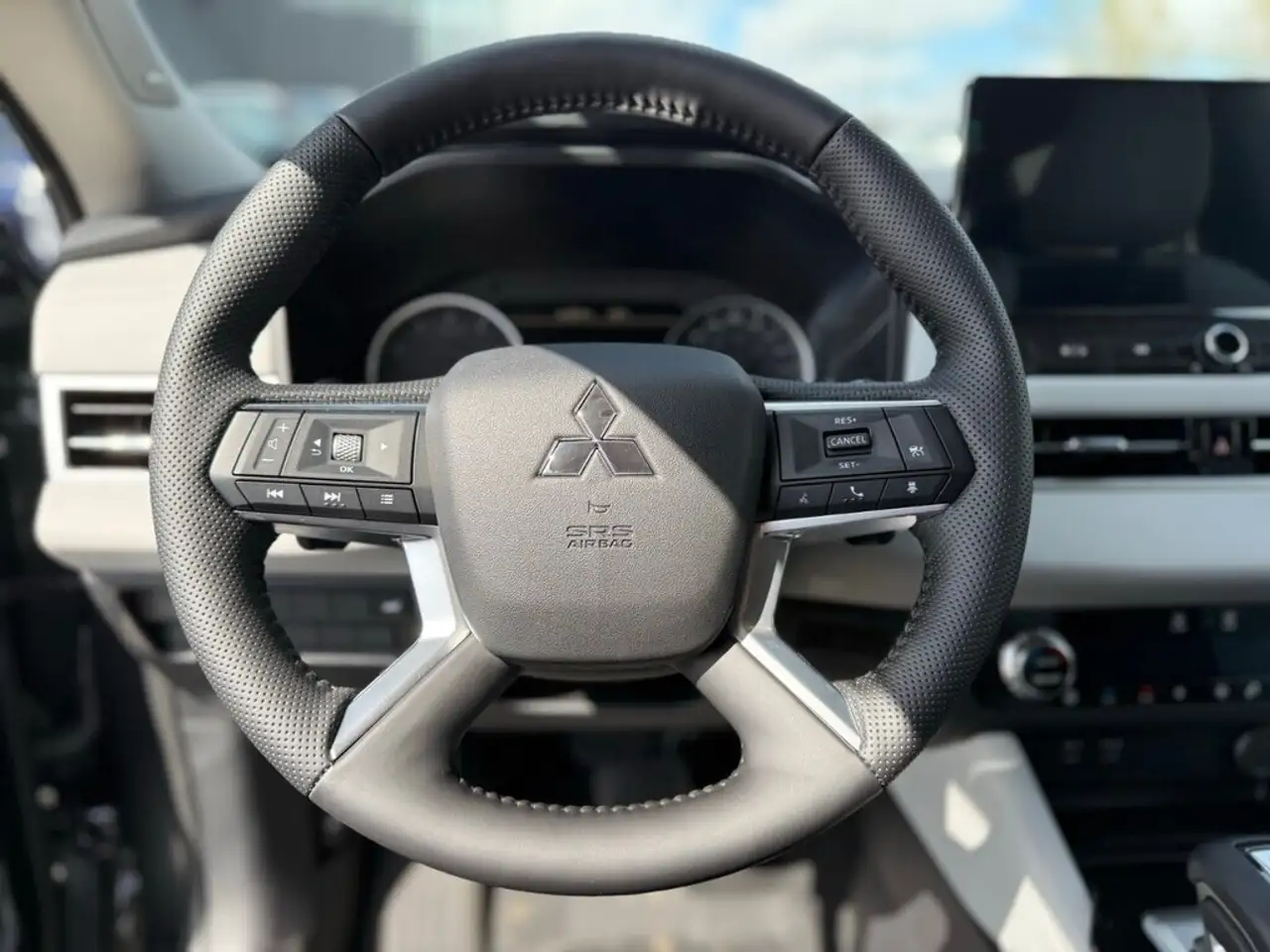 Mitsubishi Outlander снимка Mitsubishi Outlander