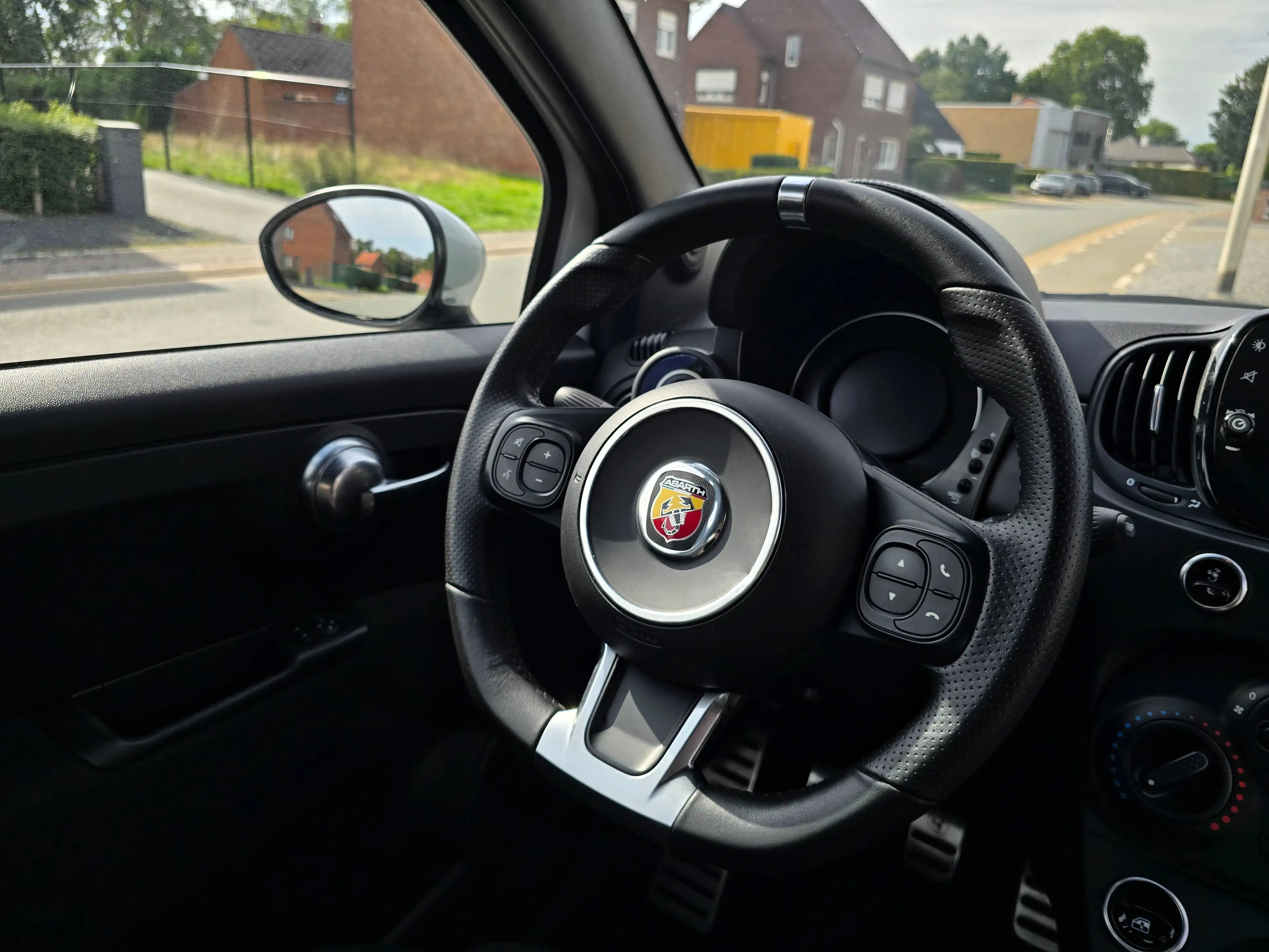 Abarth 595 - F595 Edition - Alcantara seats — photo 11