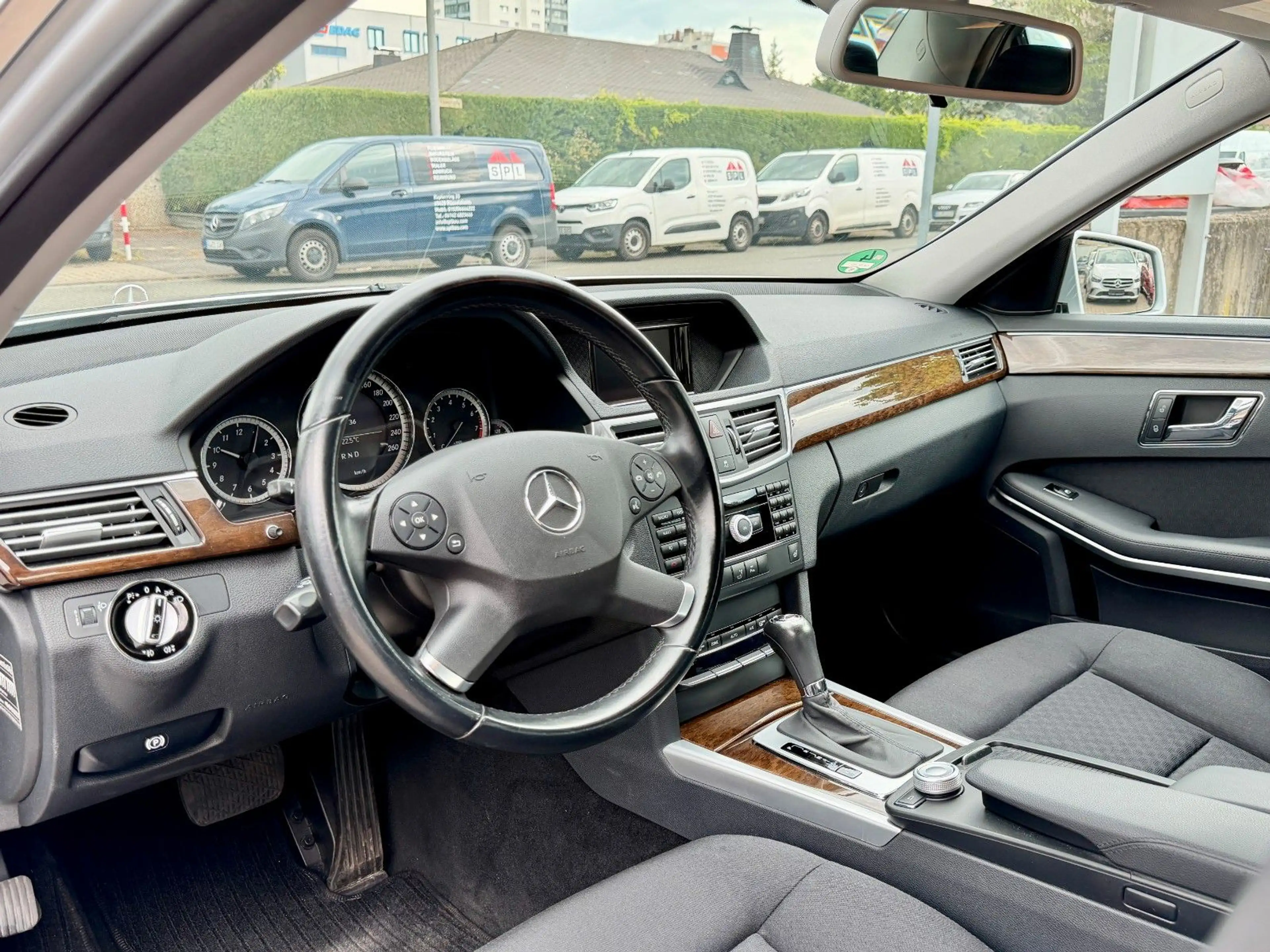 Mercedes-Benz E 250 E250 Lim.*Aut.*Navi*2.Hd+Wenig KM*Gepflegt* — photo 12