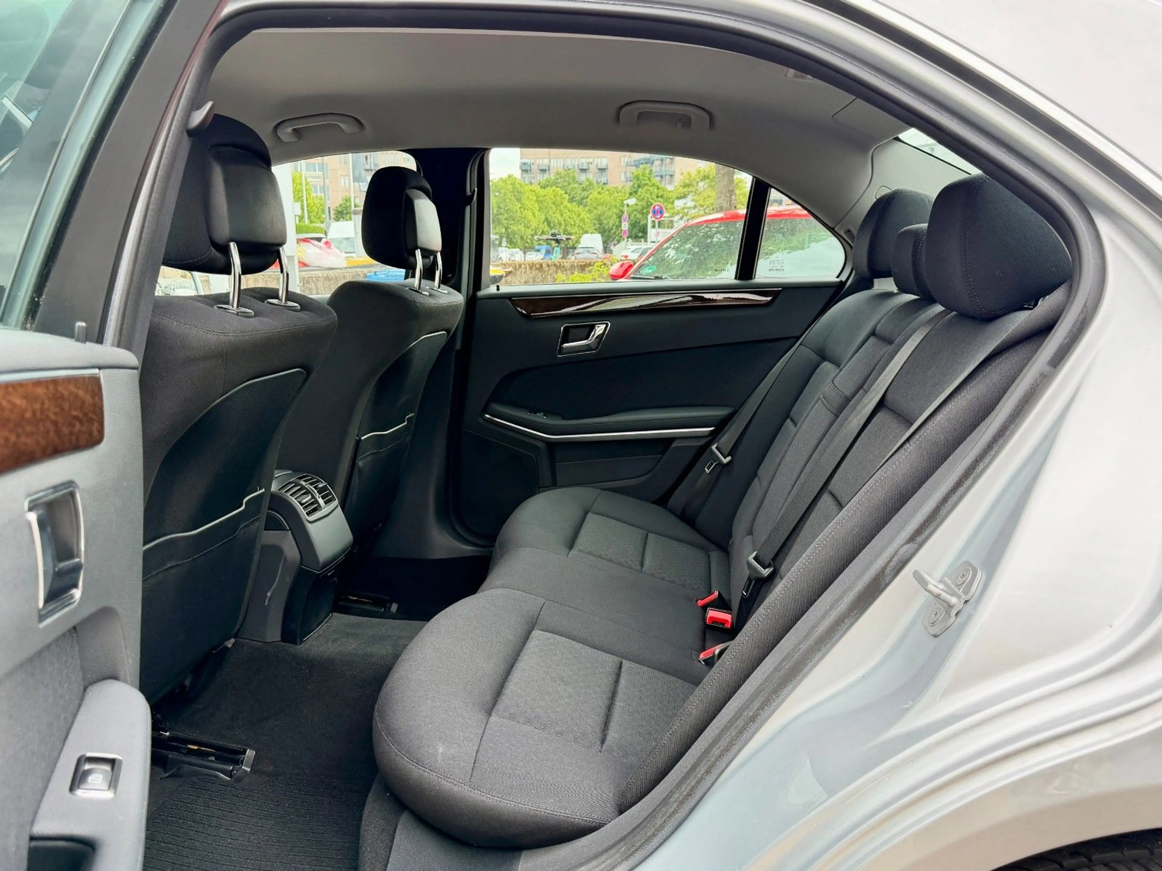 Mercedes-Benz E 250 E250 Lim.*Aut.*Navi*2.Hd+Wenig KM*Gepflegt* — photo 14