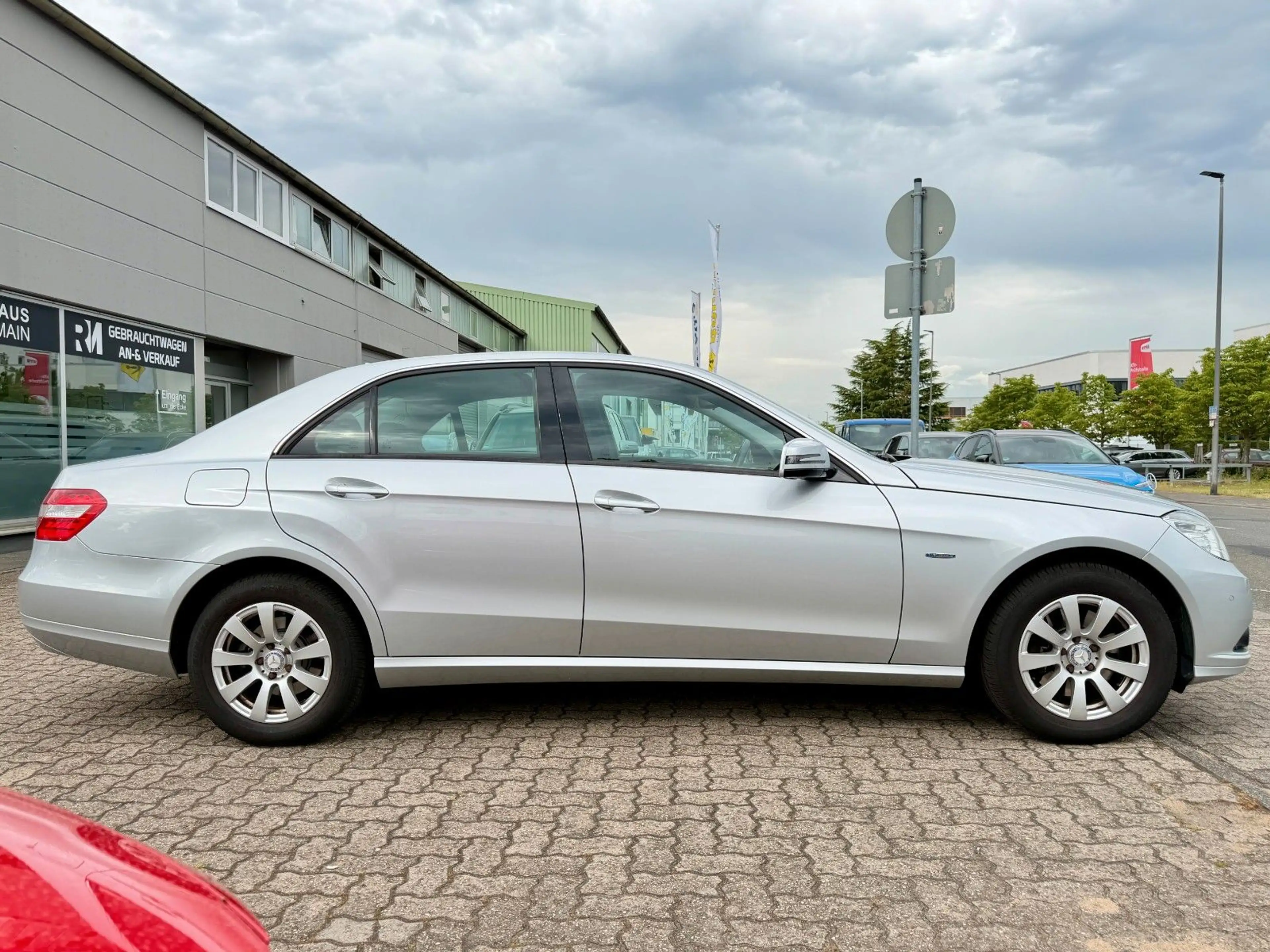 Mercedes-Benz E 250 E250 Lim.*Aut.*Navi*2.Hd+Wenig KM*Gepflegt* — photo 8