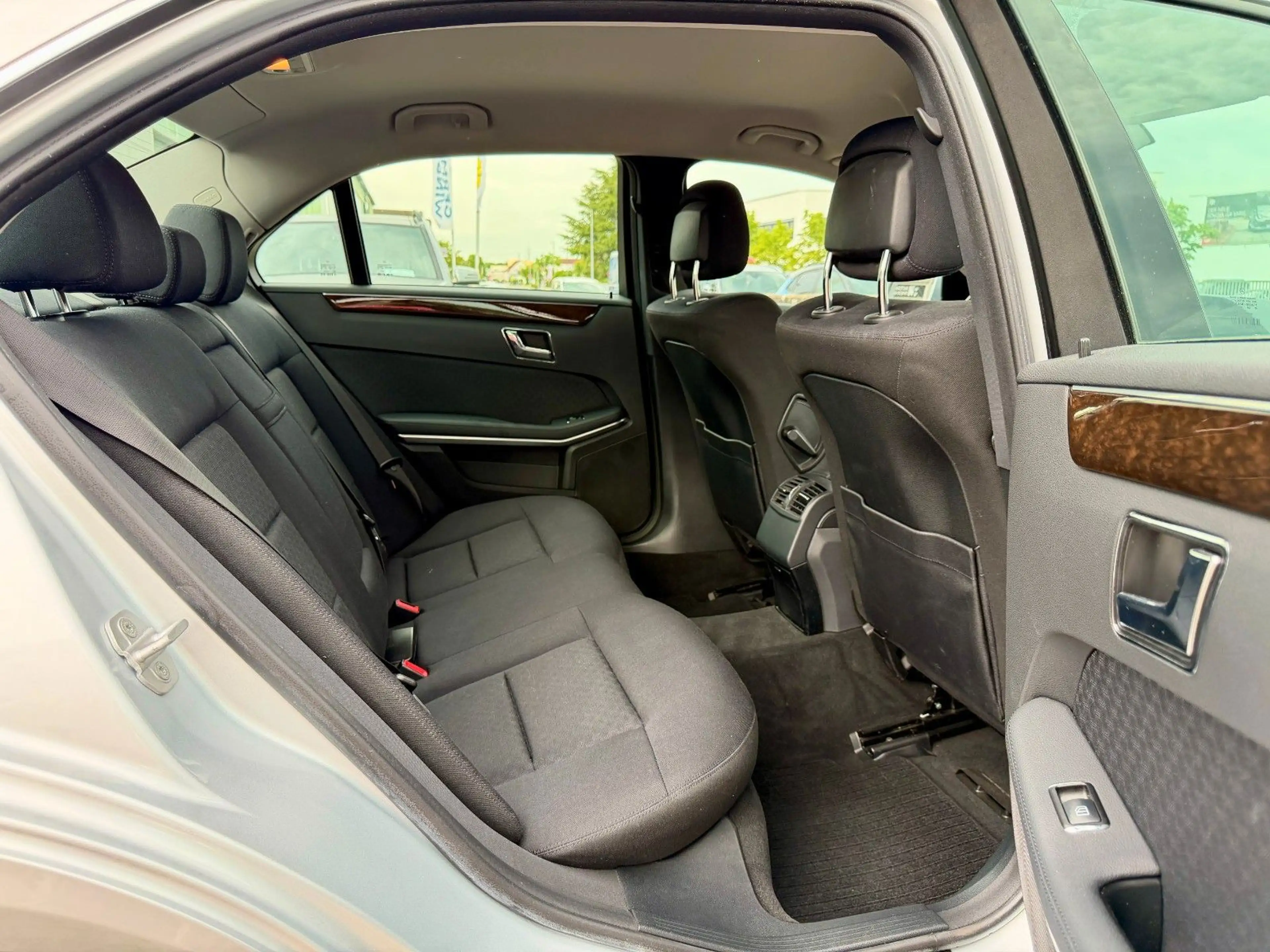 Mercedes-Benz E 250 E250 Lim.*Aut.*Navi*2.Hd+Wenig KM*Gepflegt* — photo 15