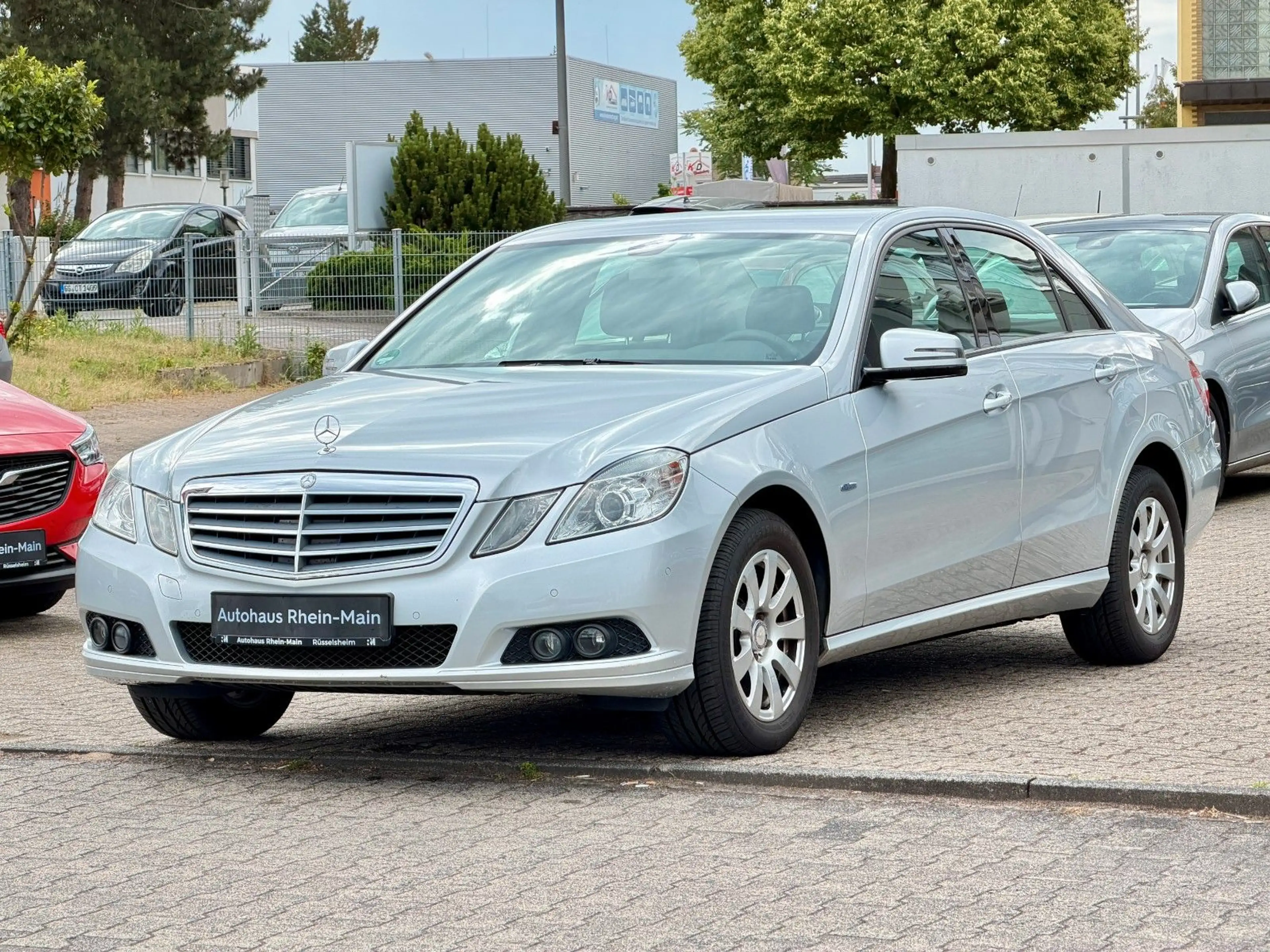 Mercedes-Benz E 250 E250 Lim.*Aut.*Navi*2.Hd+Wenig KM*Gepflegt* — photo 3