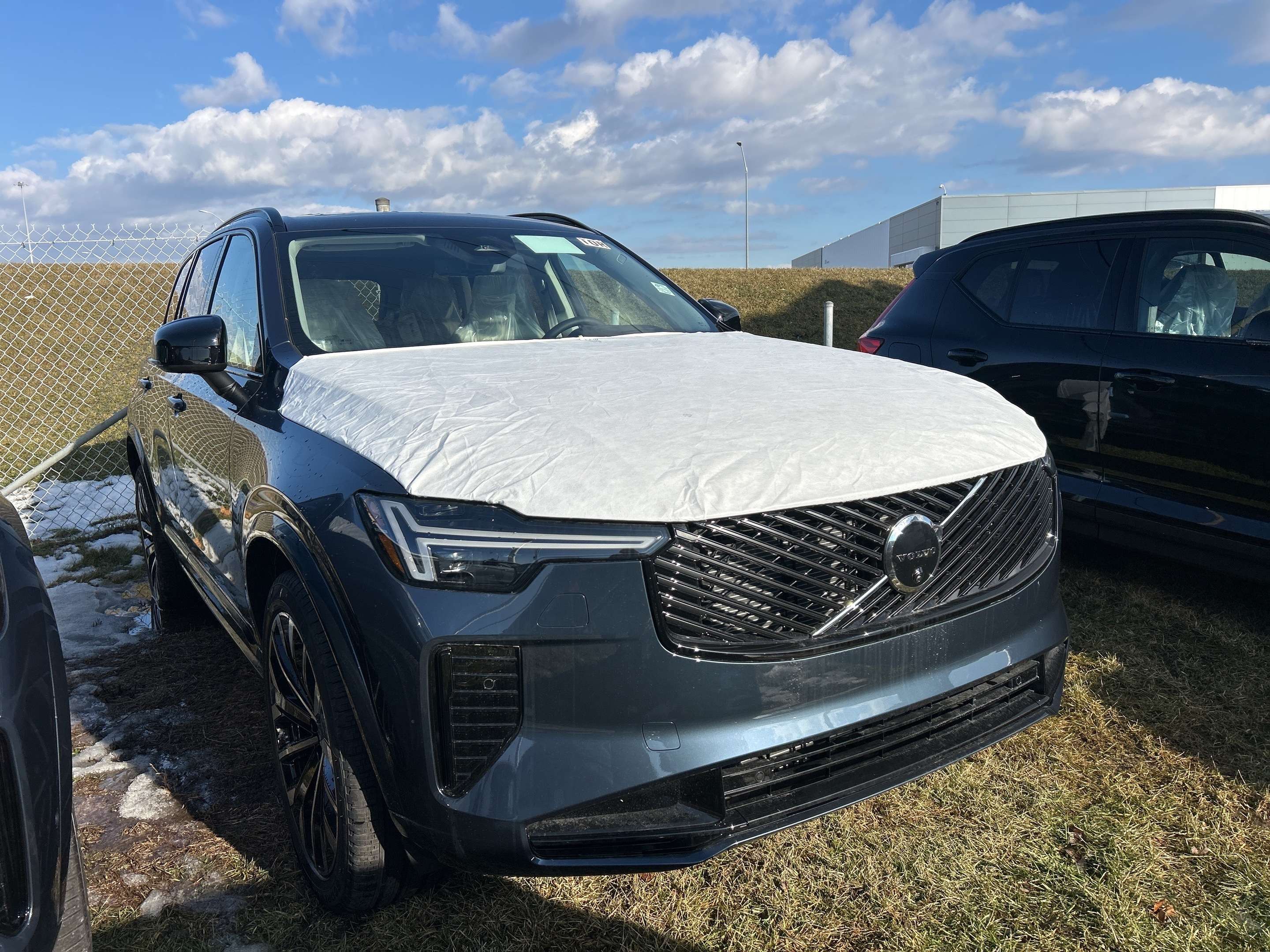 2026 Volvo XC90 B6 AWD Ultra Dark Theme 7-Seater alt 4