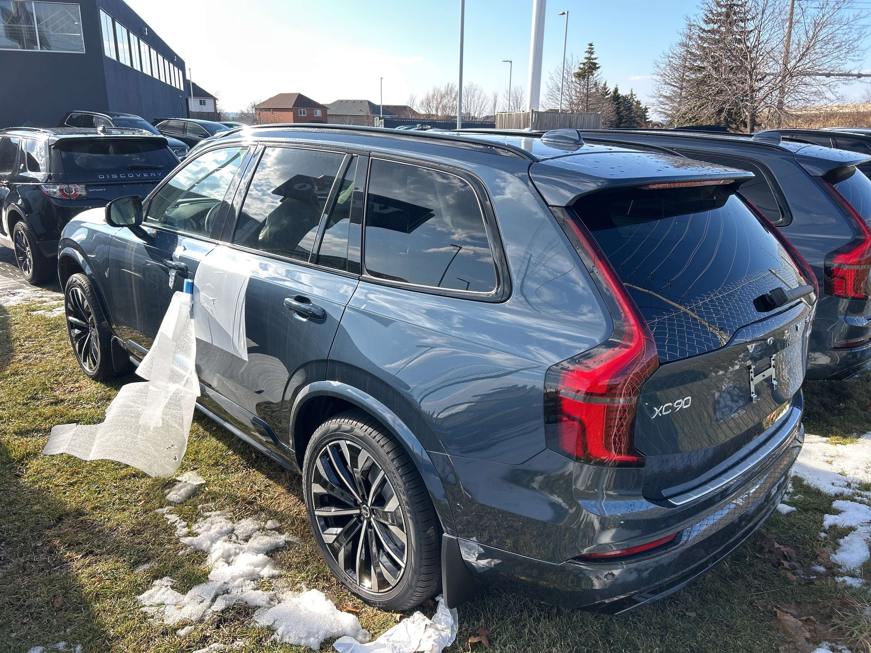 2026 Volvo XC90 B6 AWD Ultra Dark Theme 7-Seater alt 2