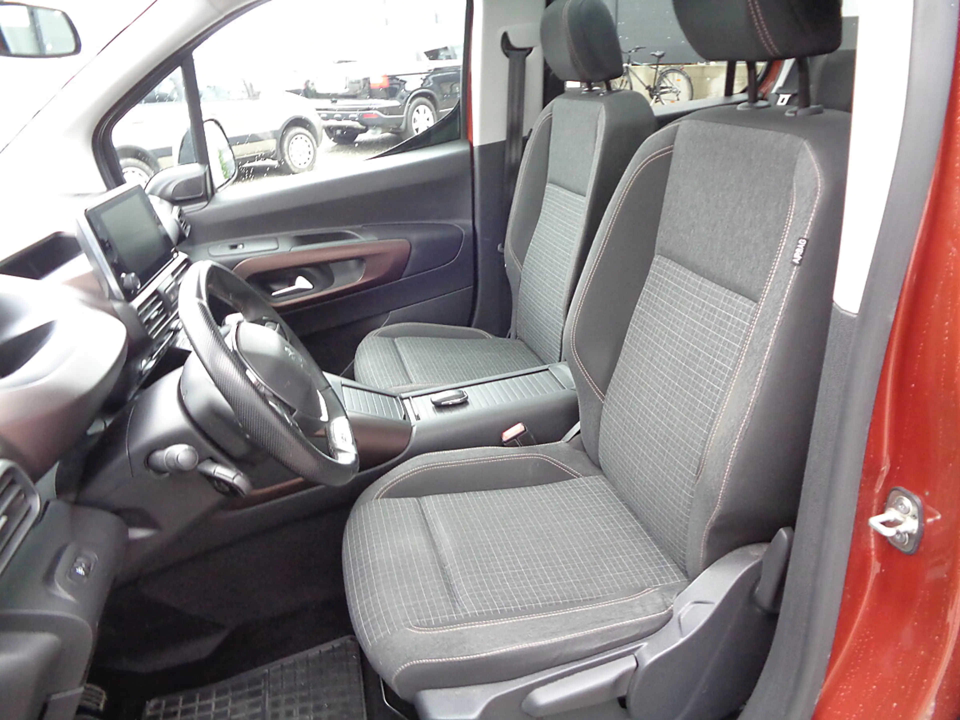 Peugeot Rifter 1,5 BlueHDI 130 S&S GT Line Diesel — photo 9