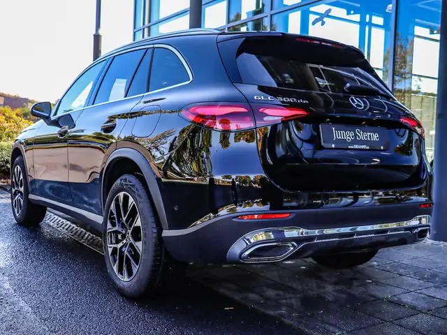 Mercedes-Benz GLC view 3