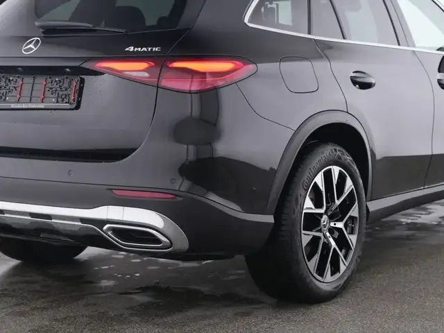 Mercedes-Benz GLC view 4