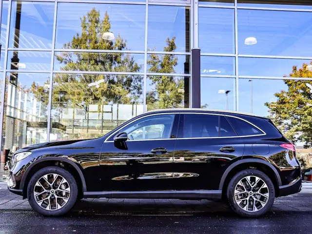 Mercedes-Benz GLC view 2