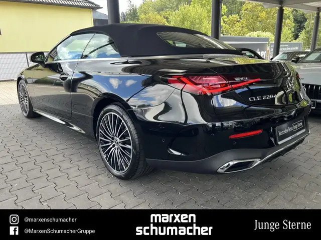 Mercedes-Benz 220 view 6