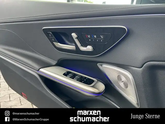 Mercedes-Benz 220 view 12