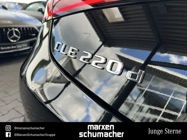 Mercedes-Benz 220 view 8