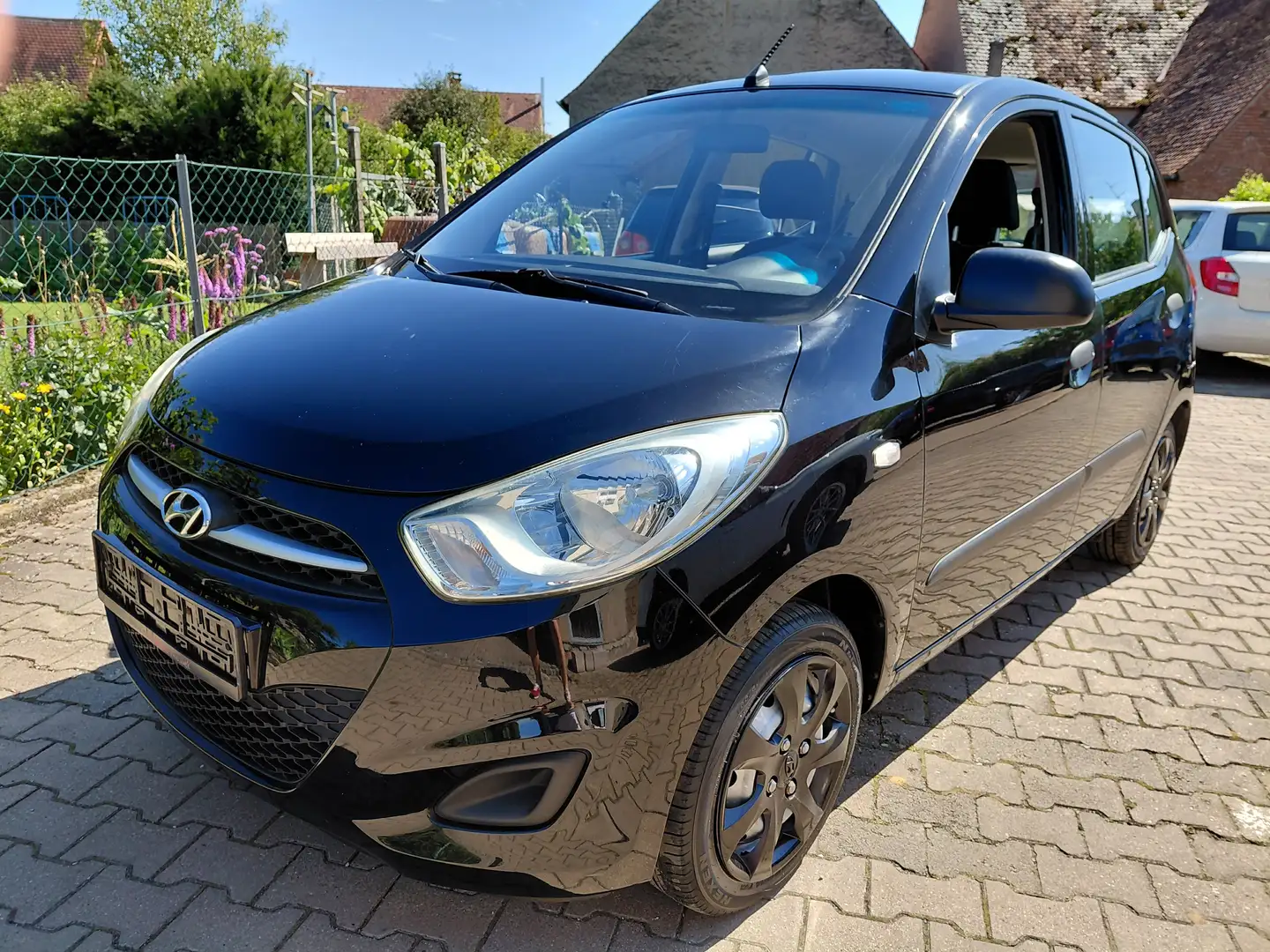 Hyundai i10 1.1 Style Schwarz - 1