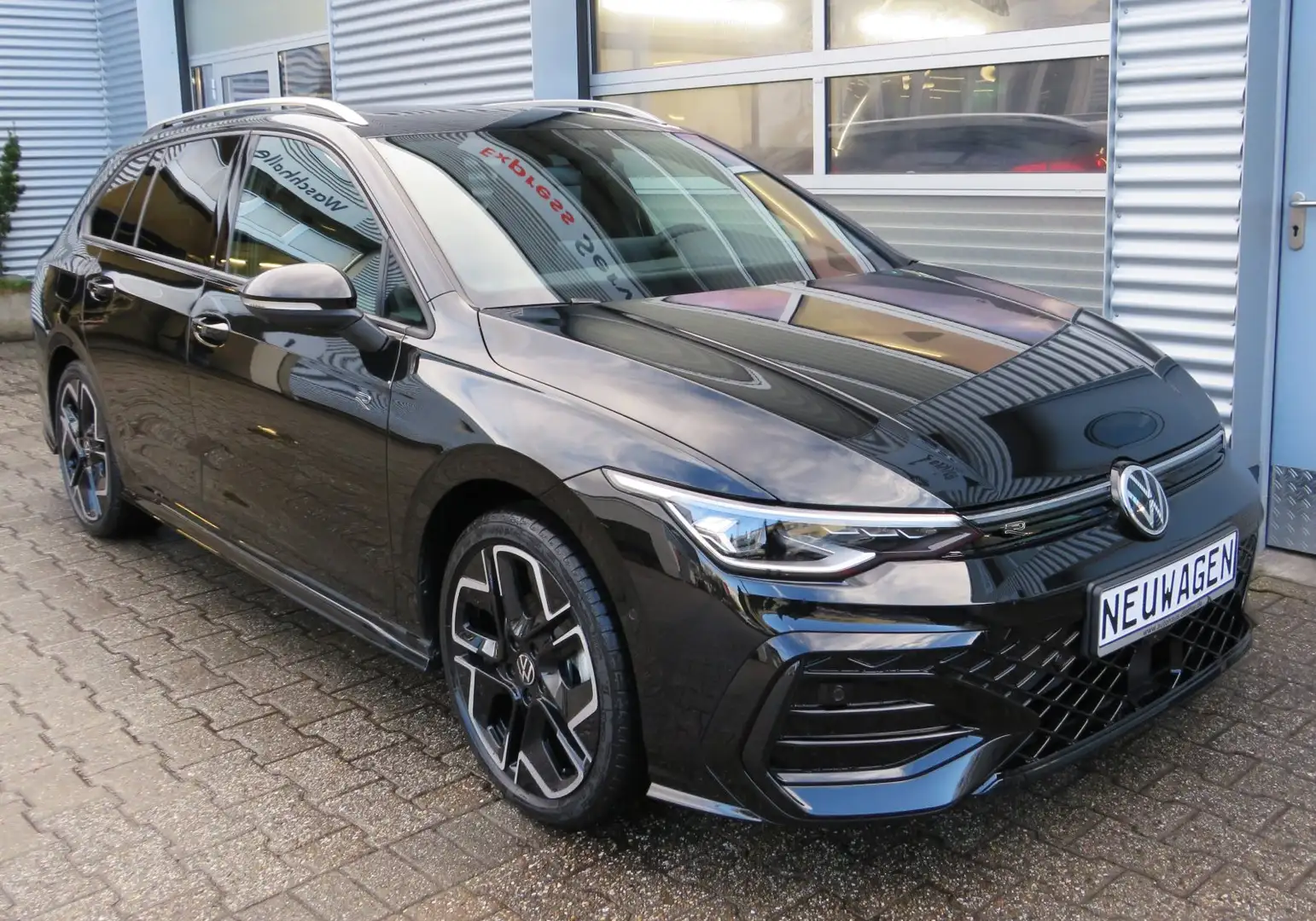 Volkswagen Golf Variant Variant 1.5 eTSI DSG R-Line/360° Kamera/Navi/App-C Nero - 2