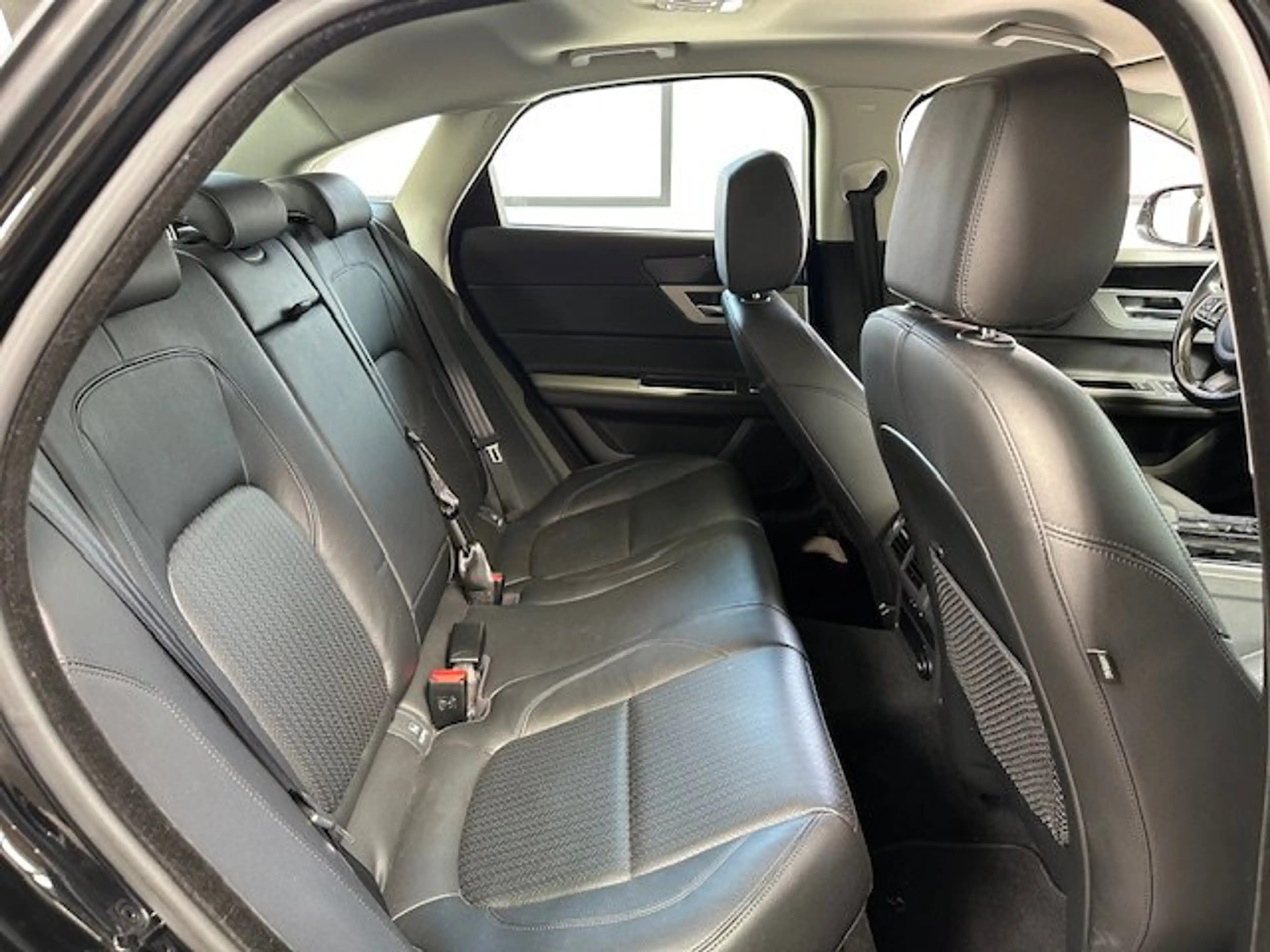 Jaguar XF PRESTIGE  AUTOMAAT 180PK SLECHTS 74000KM!!!!! — photo 10