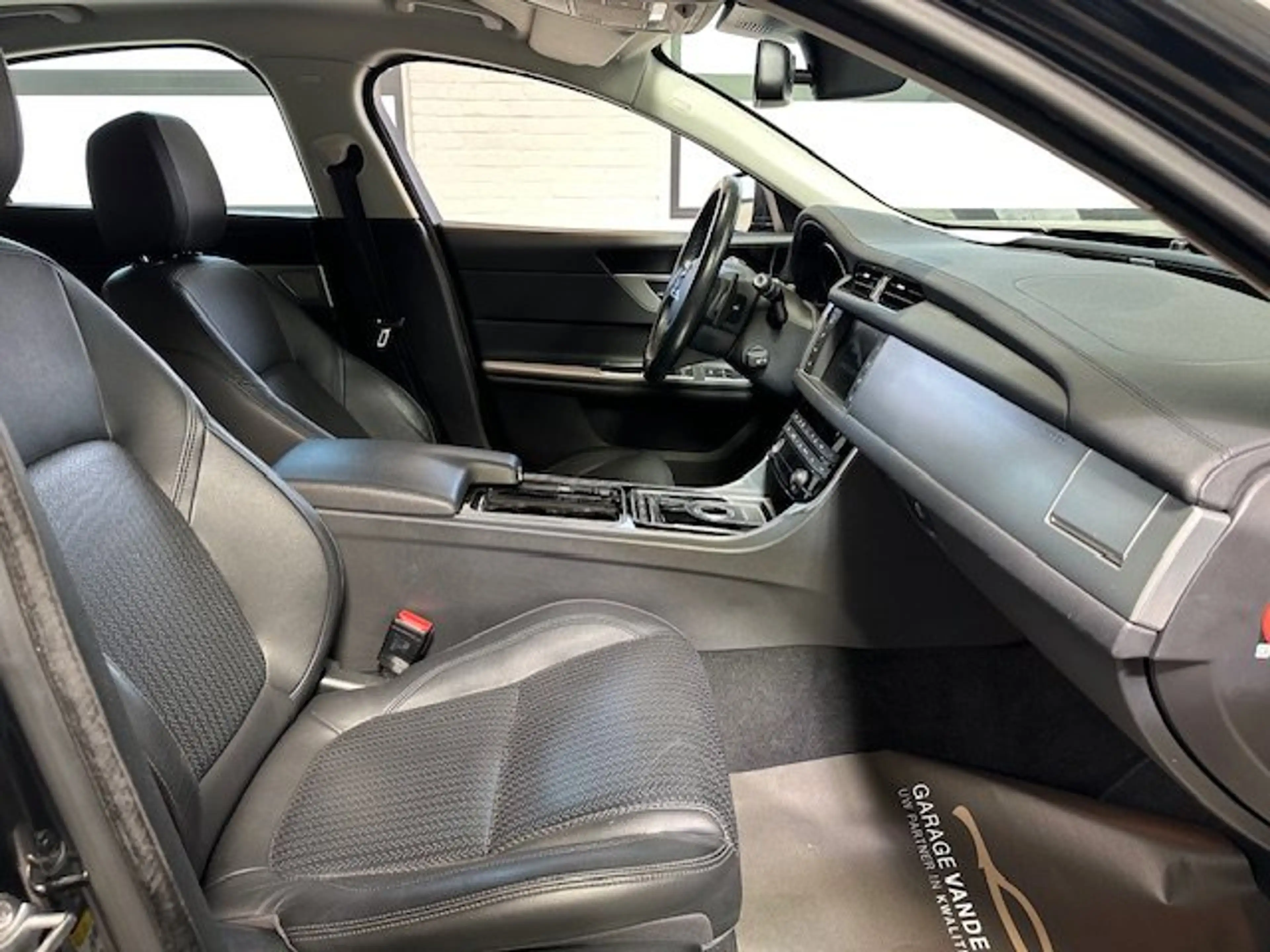 Jaguar XF PRESTIGE  AUTOMAAT 180PK SLECHTS 74000KM!!!!! — photo 11
