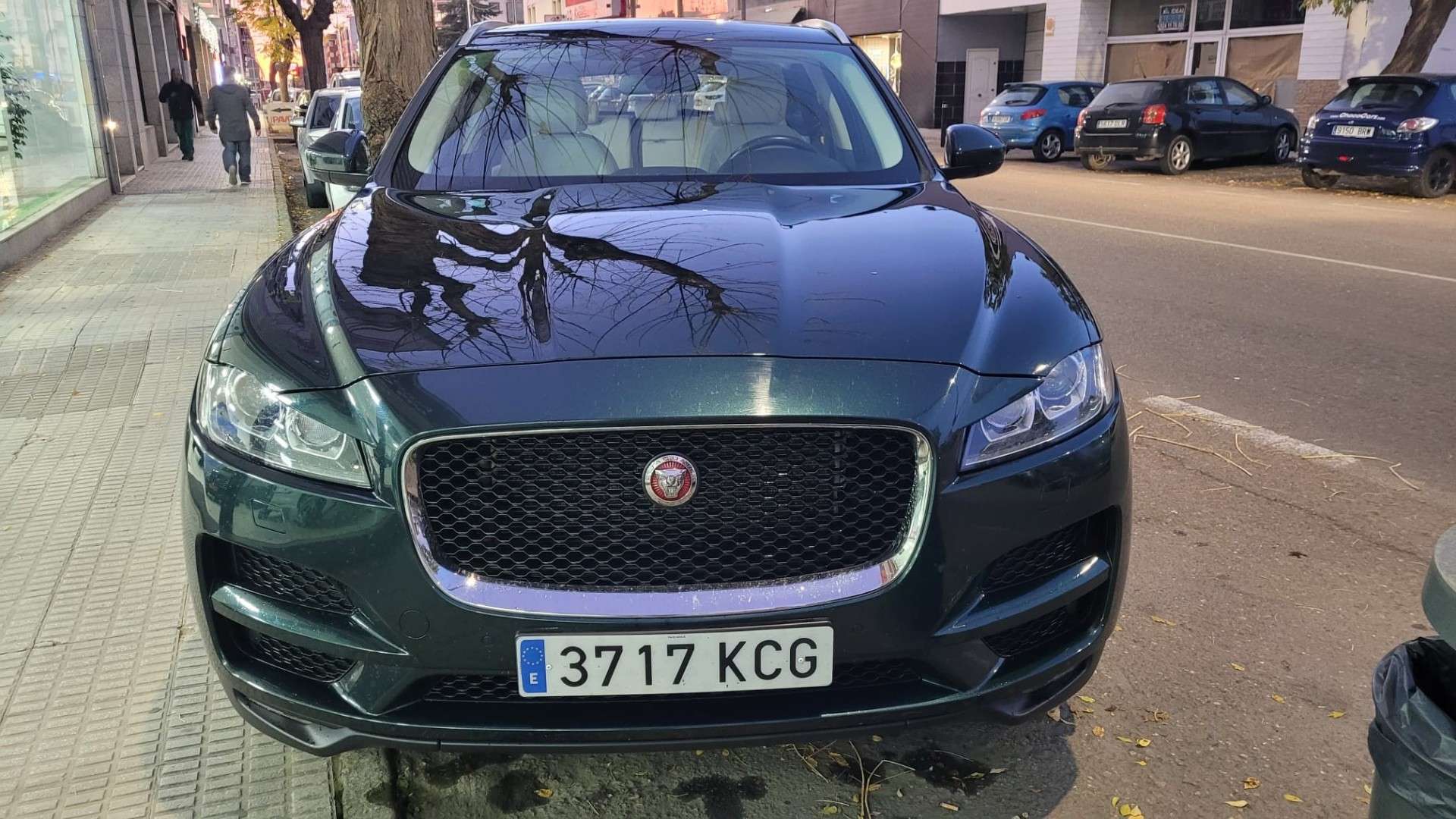 Jaguar F-Pace 2.0i4D Pure Aut. RWD 180 - foto 1