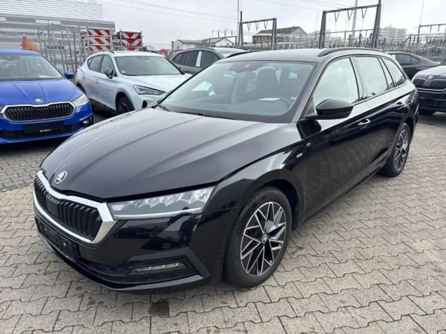 Skoda Octavia Combi 2.0 TDI CLEVER LED LM17 AHK Negro - 2