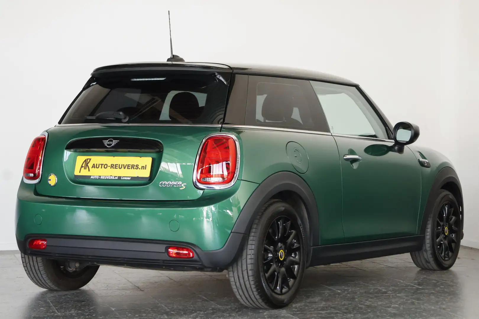 MINI Cooper E Electric Collection 33 kWh / LED / Navi / CarPlay Verde - 2