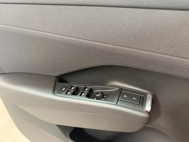 Volkswagen T-Roc view 19