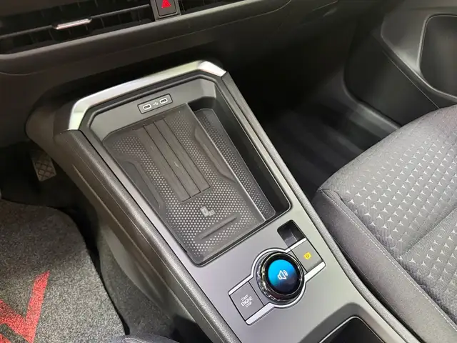 Volkswagen T-Roc view 18