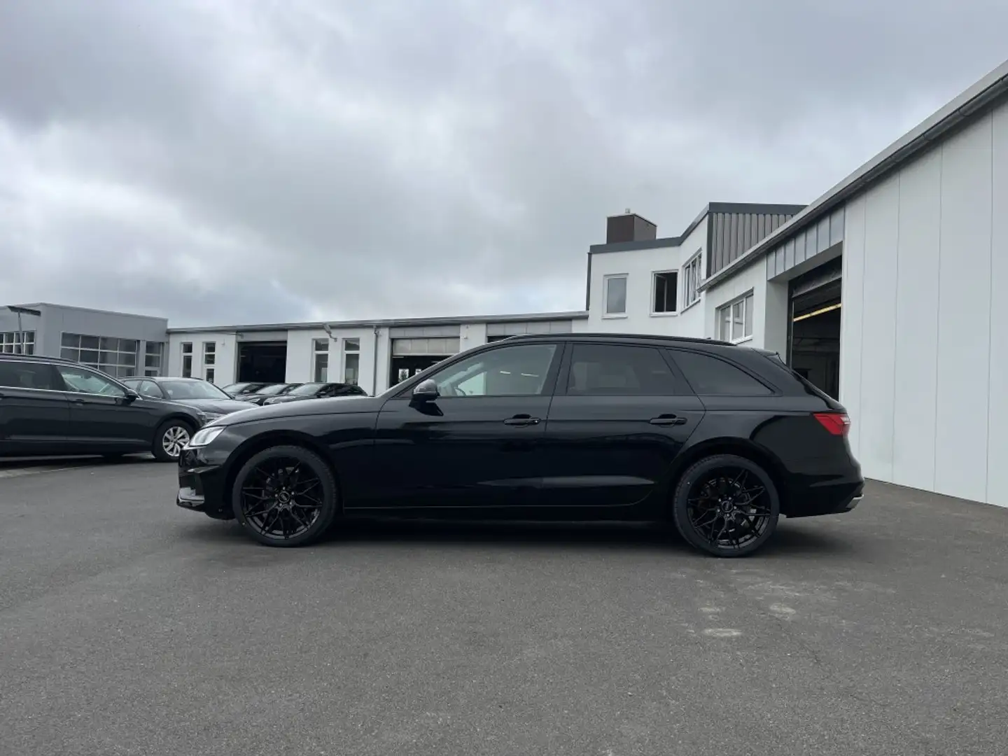 Audi A4 Avant 35 2.0 TFSI S-Line Optik 154€ m. 20% Anzah Schwarz - 2