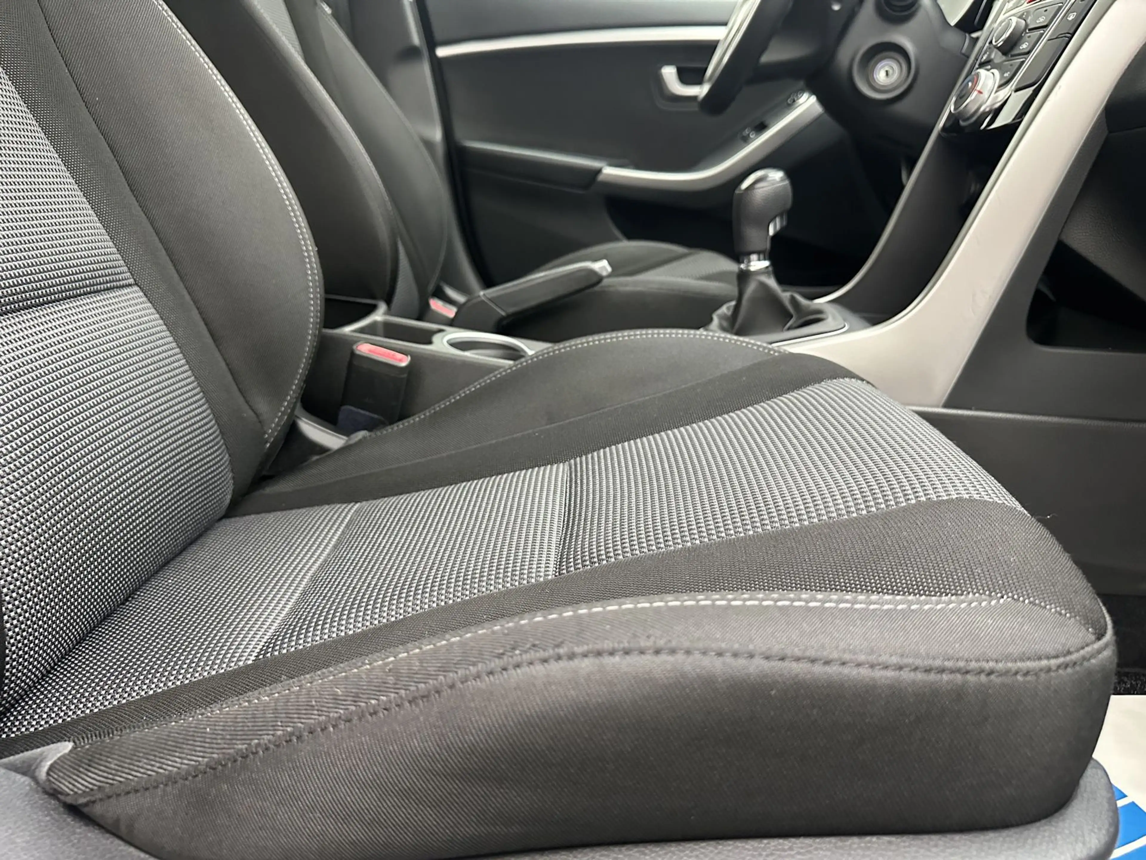 Hyundai i30 Classic "1-HAND-MULTI-TÜV NEU" — photo 9