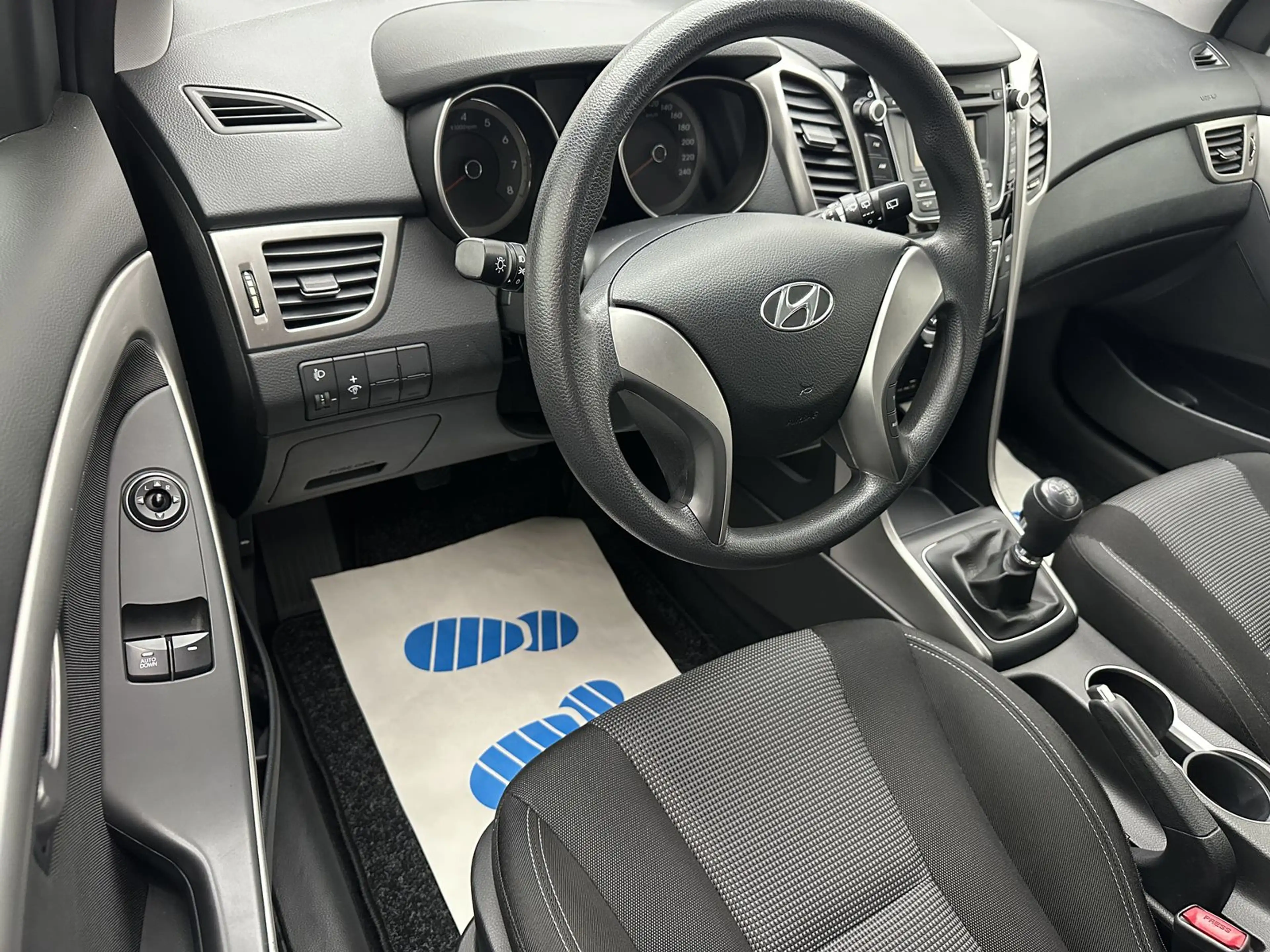 Hyundai i30 Classic "1-HAND-MULTI-TÜV NEU" — photo 13