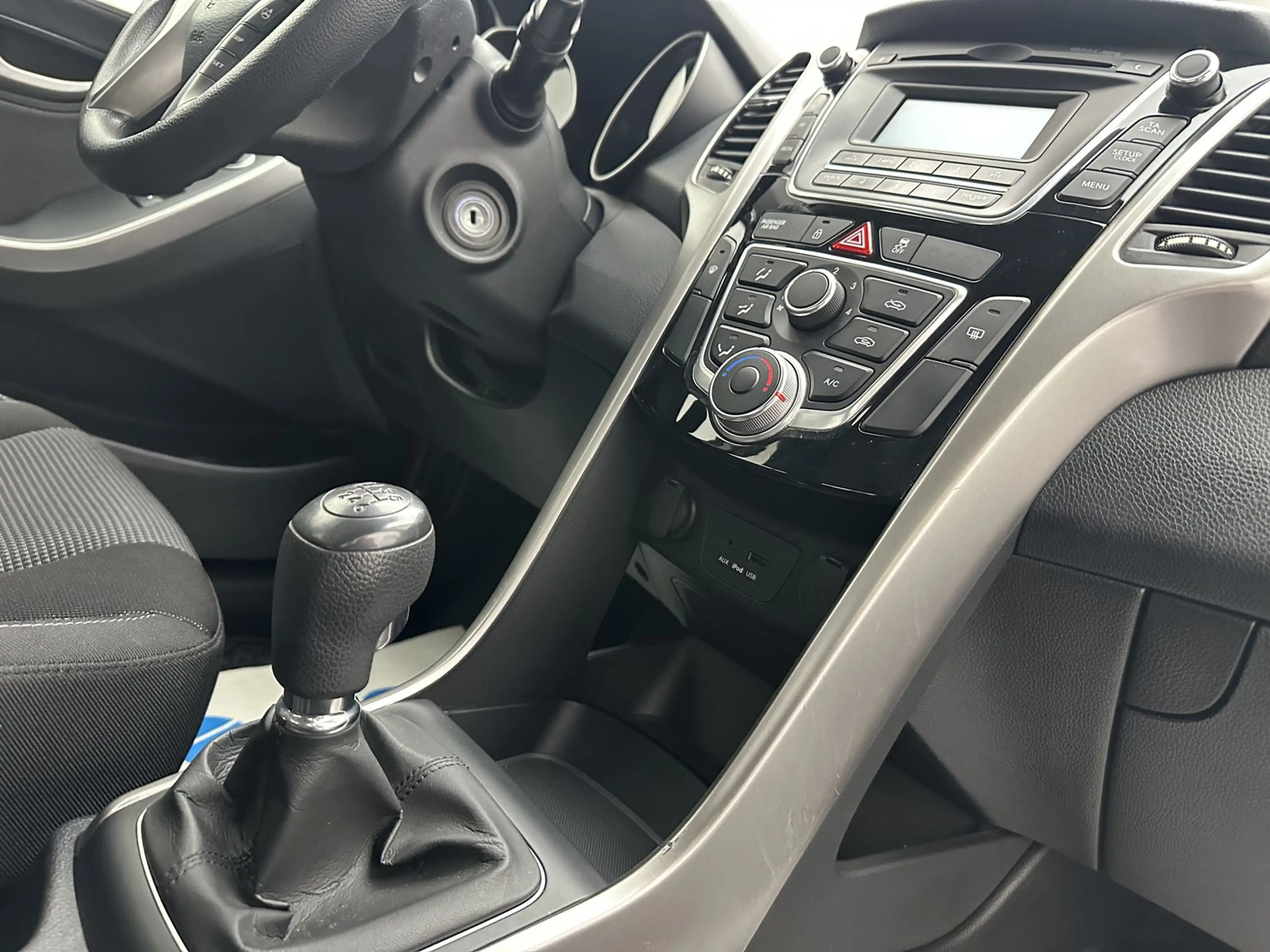 Hyundai i30 Classic "1-HAND-MULTI-TÜV NEU" — photo 11