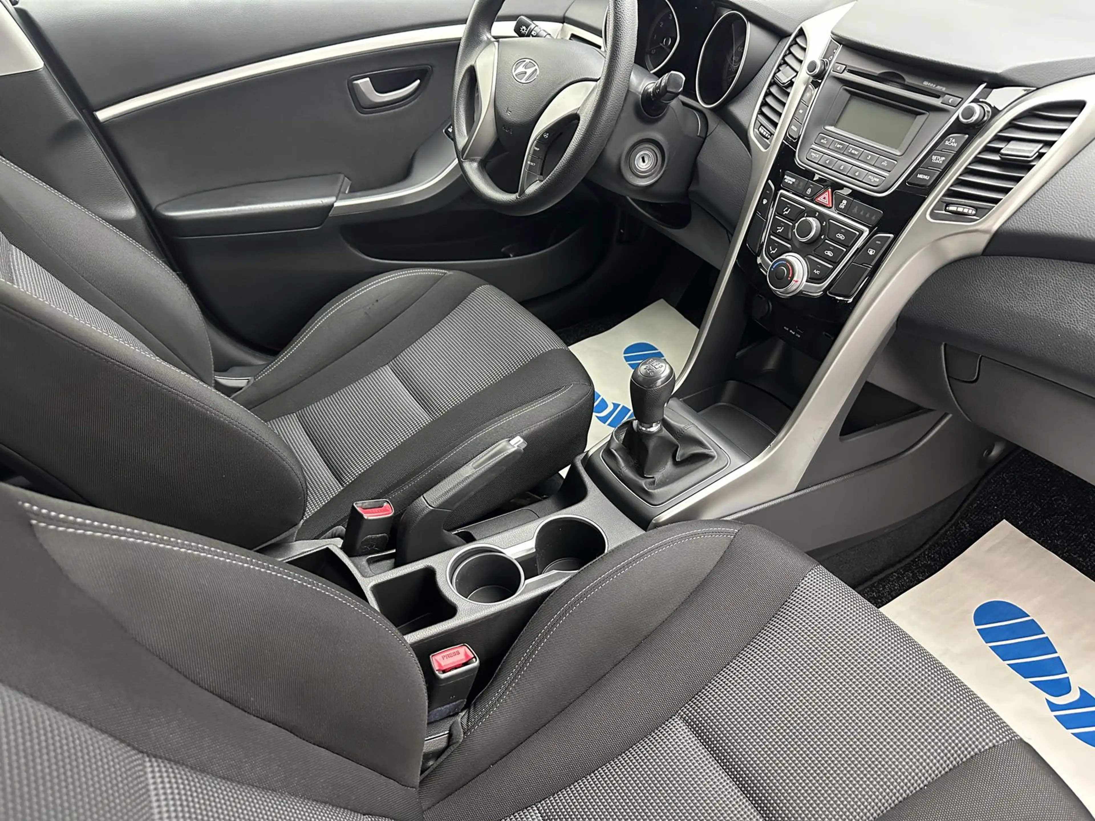 Hyundai i30 Classic "1-HAND-MULTI-TÜV NEU" — photo 10