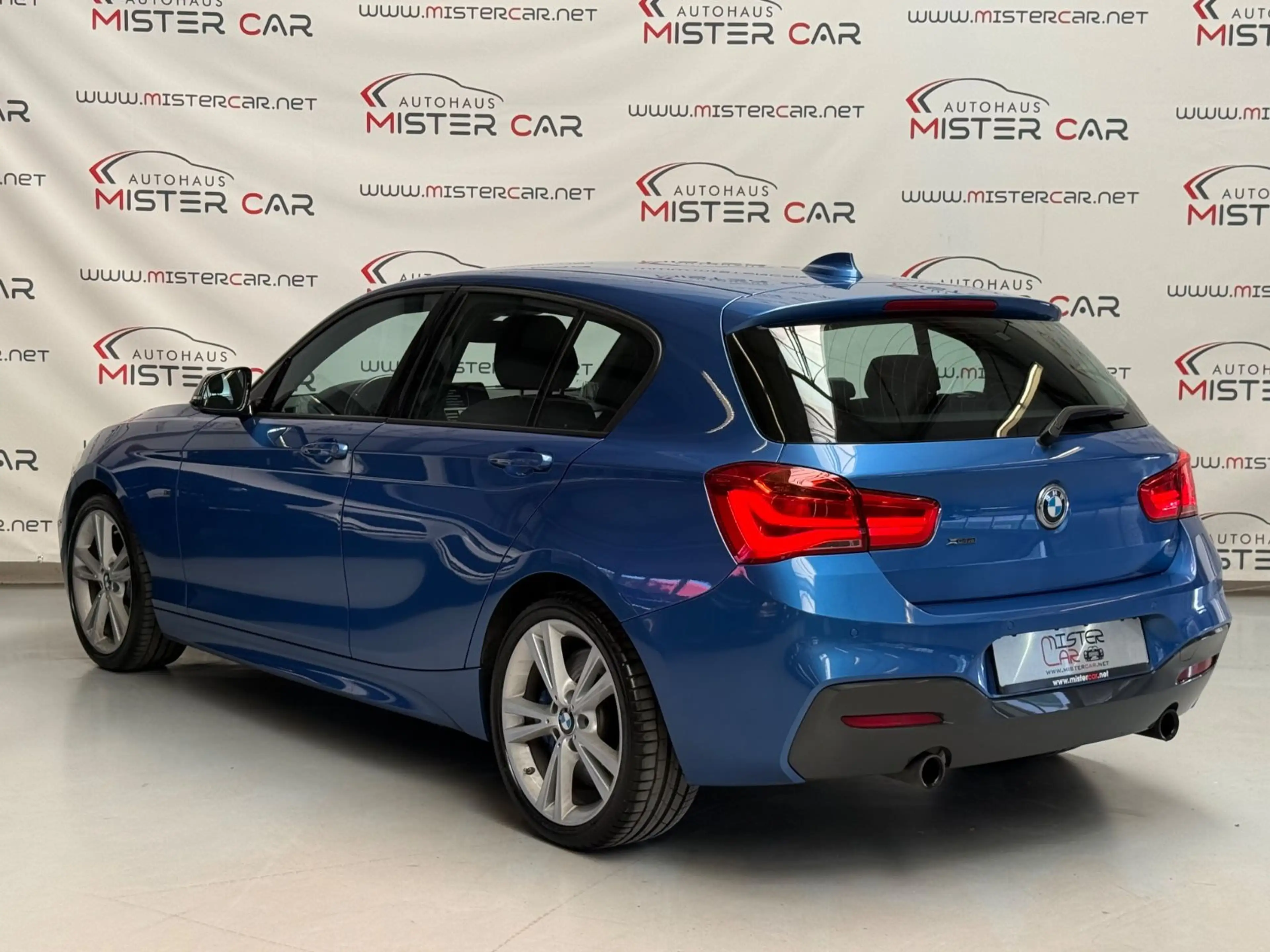 BMW 135 i xDrive SAG NAVI/LED/H&K/PDC/SHZ/18/2.HAND — photo 3