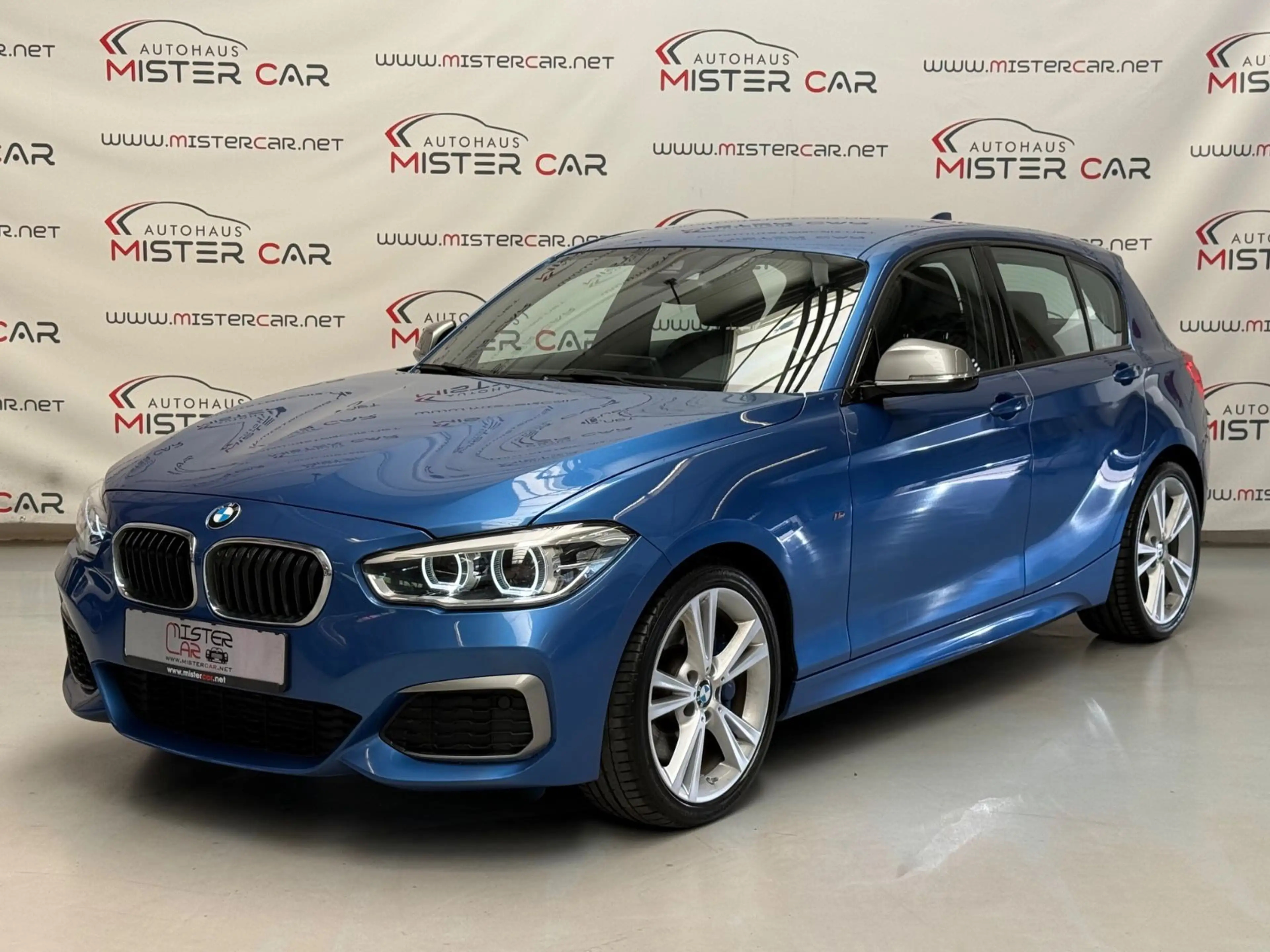 BMW 135 i xDrive SAG NAVI/LED/H&K/PDC/SHZ/18/2.HAND