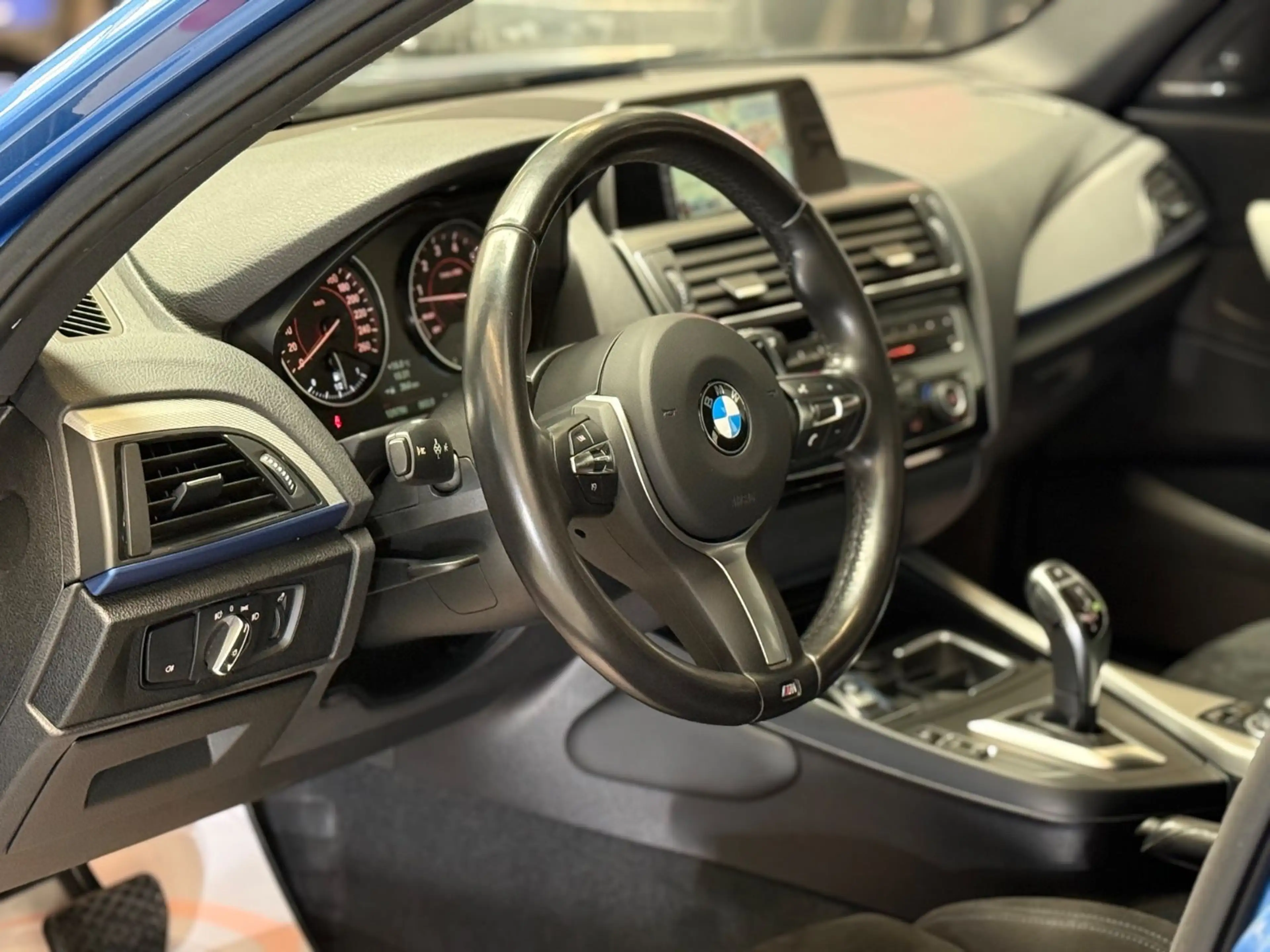 BMW 135 i xDrive SAG NAVI/LED/H&K/PDC/SHZ/18/2.HAND — photo 12