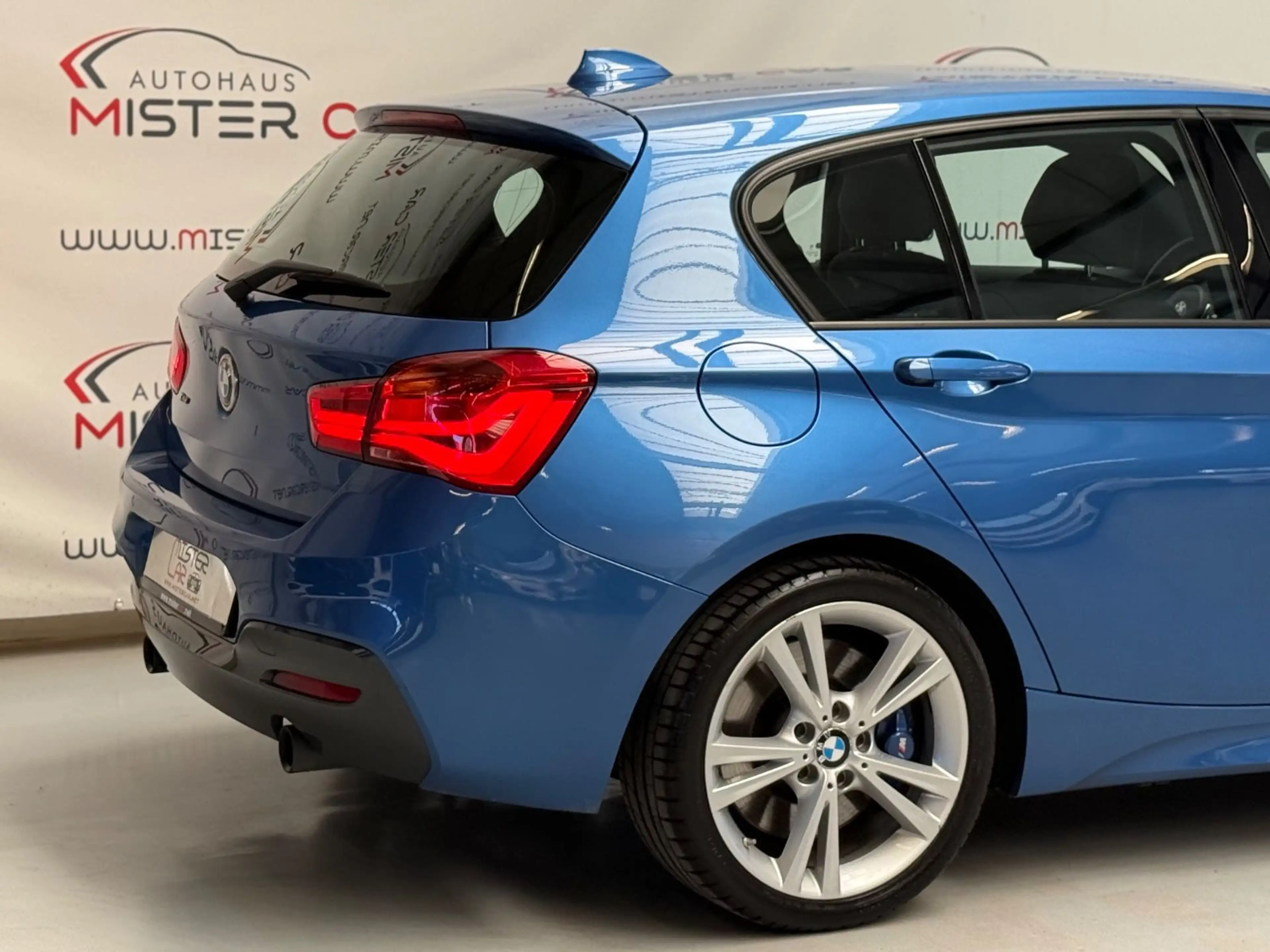 BMW 135 i xDrive SAG NAVI/LED/H&K/PDC/SHZ/18/2.HAND — photo 9